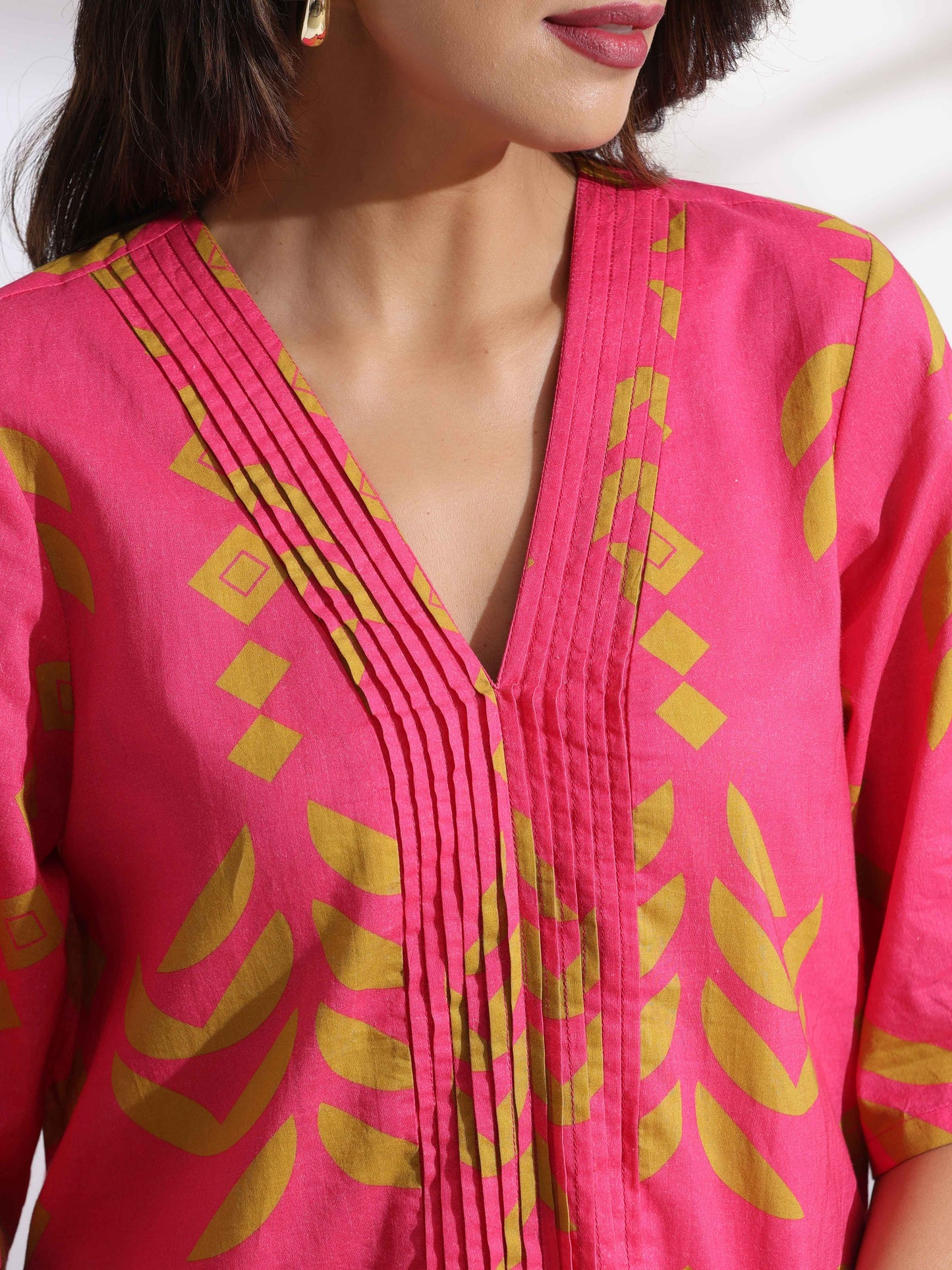 trueBrowns Pink Cotton Print pleated Dress | Swadesiicart