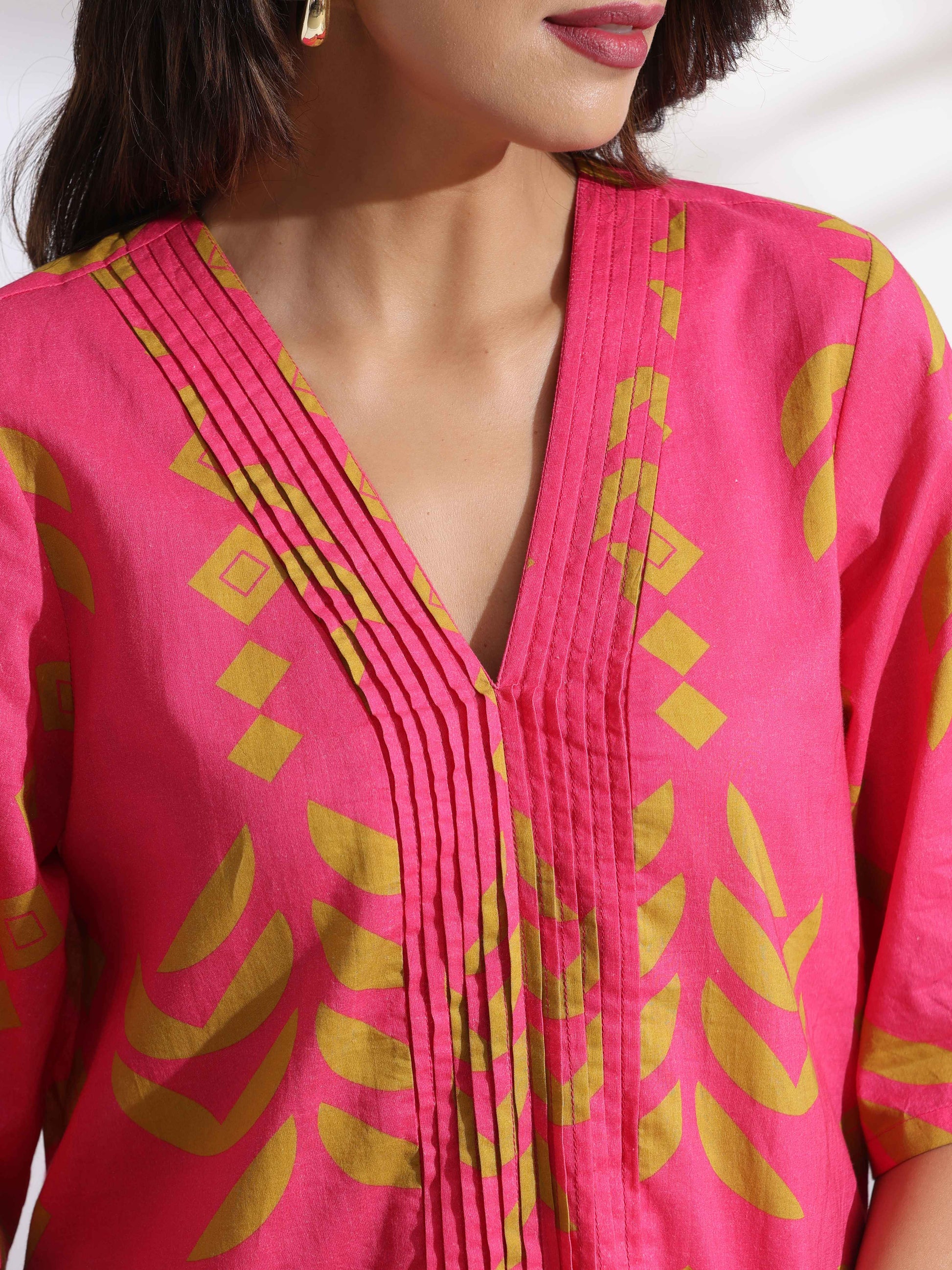 trueBrowns Pink Cotton Print pleated Dress | Swadesiicart