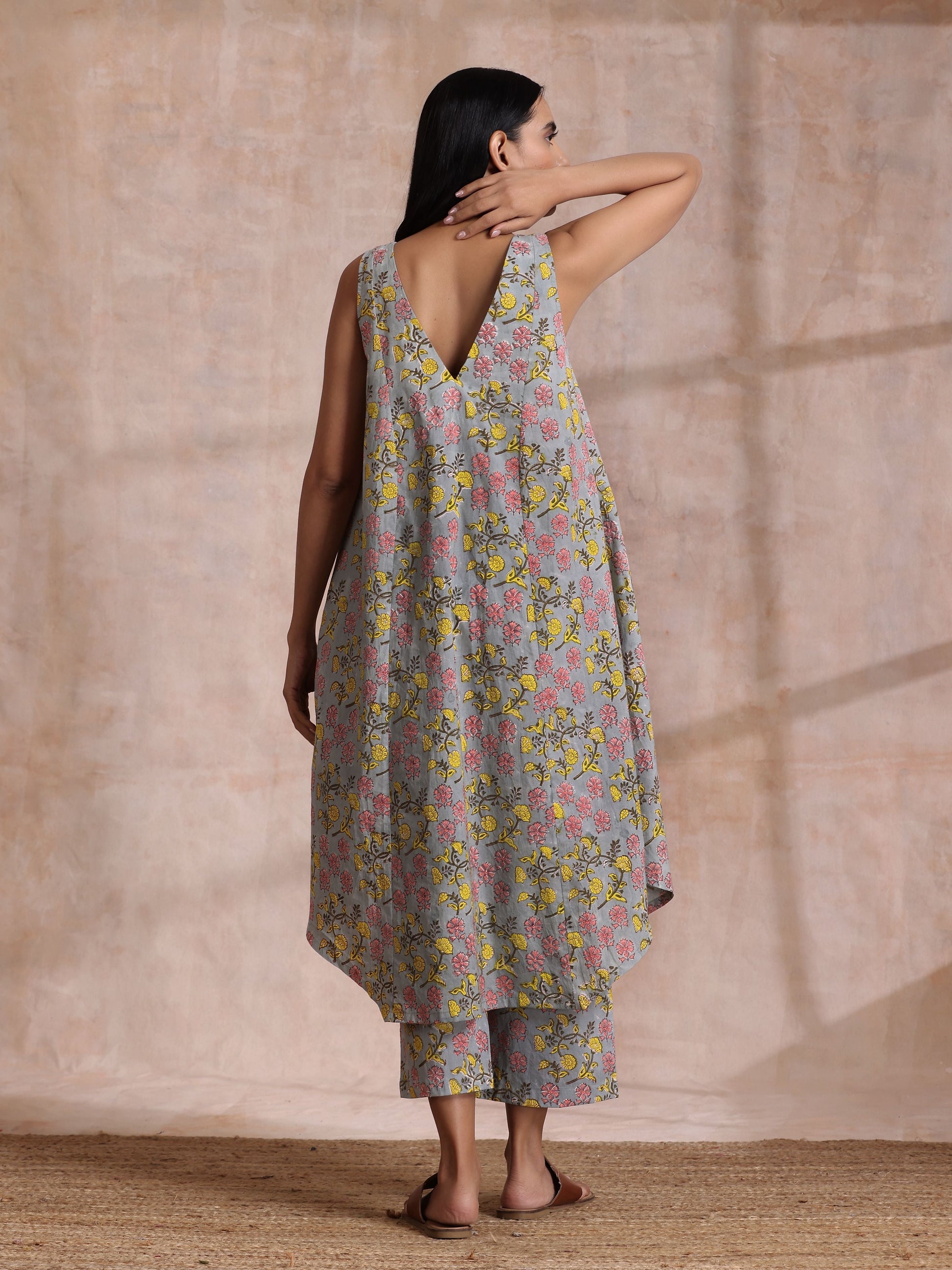 trueBrowns Grey Overall Floral Block Print Cotton Sleeveless Flared Kurta Pant Set | Swadesiicart