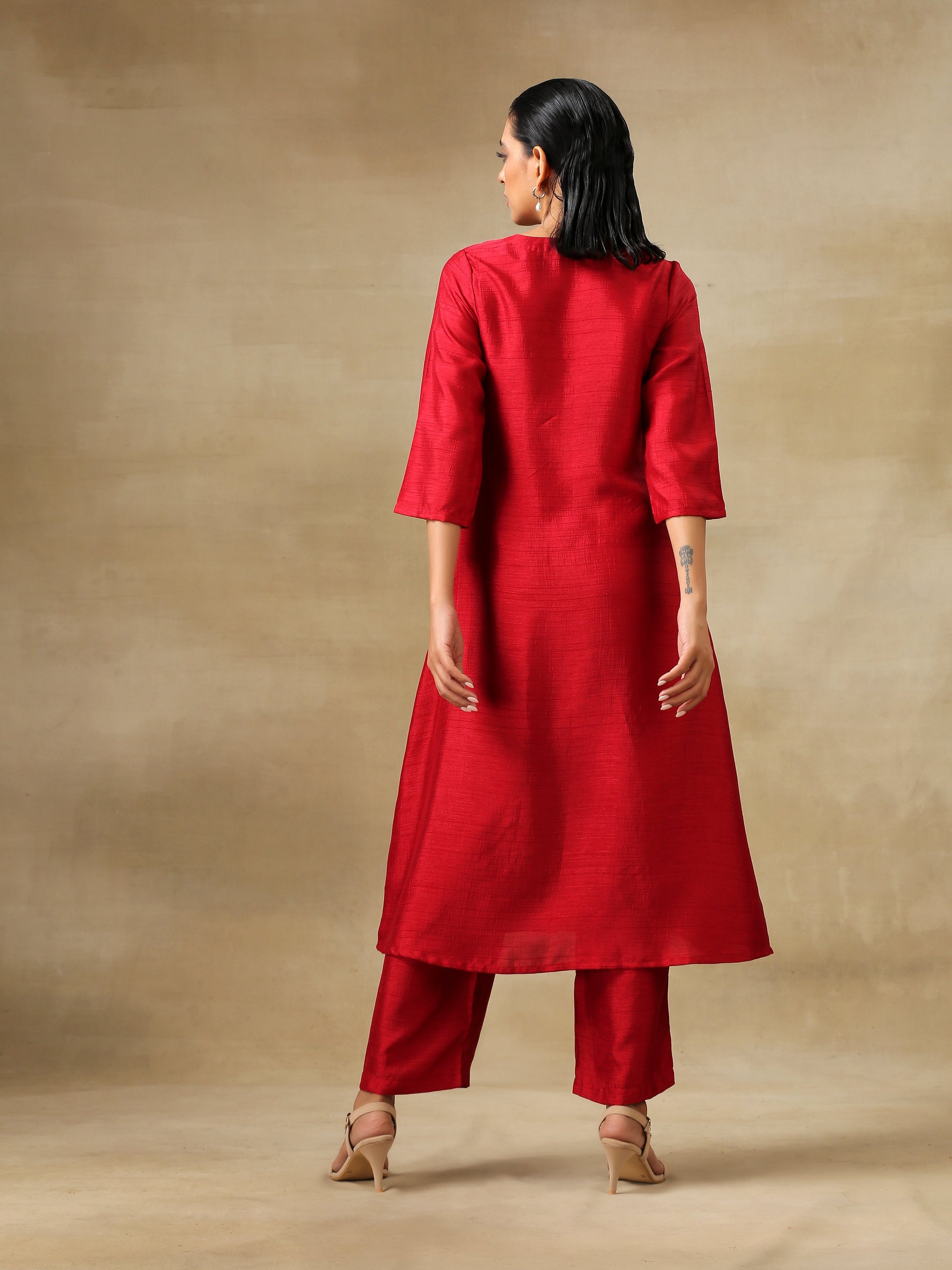 trueBrowns Maroon Textured Silk Overlap Pleat Kurta Pant Set | Swadesiicart