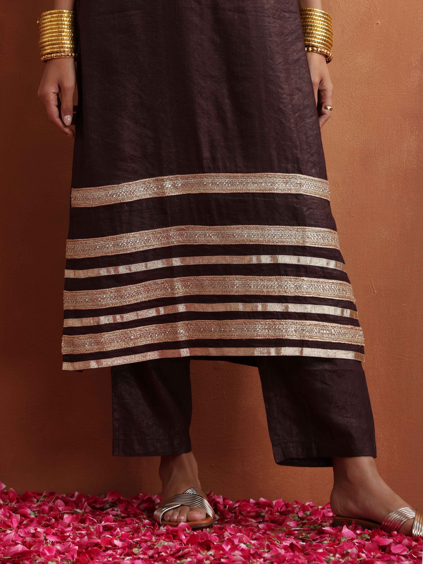trueBrowns Brown Metallic Straight Kurta Set | Swadesiicart