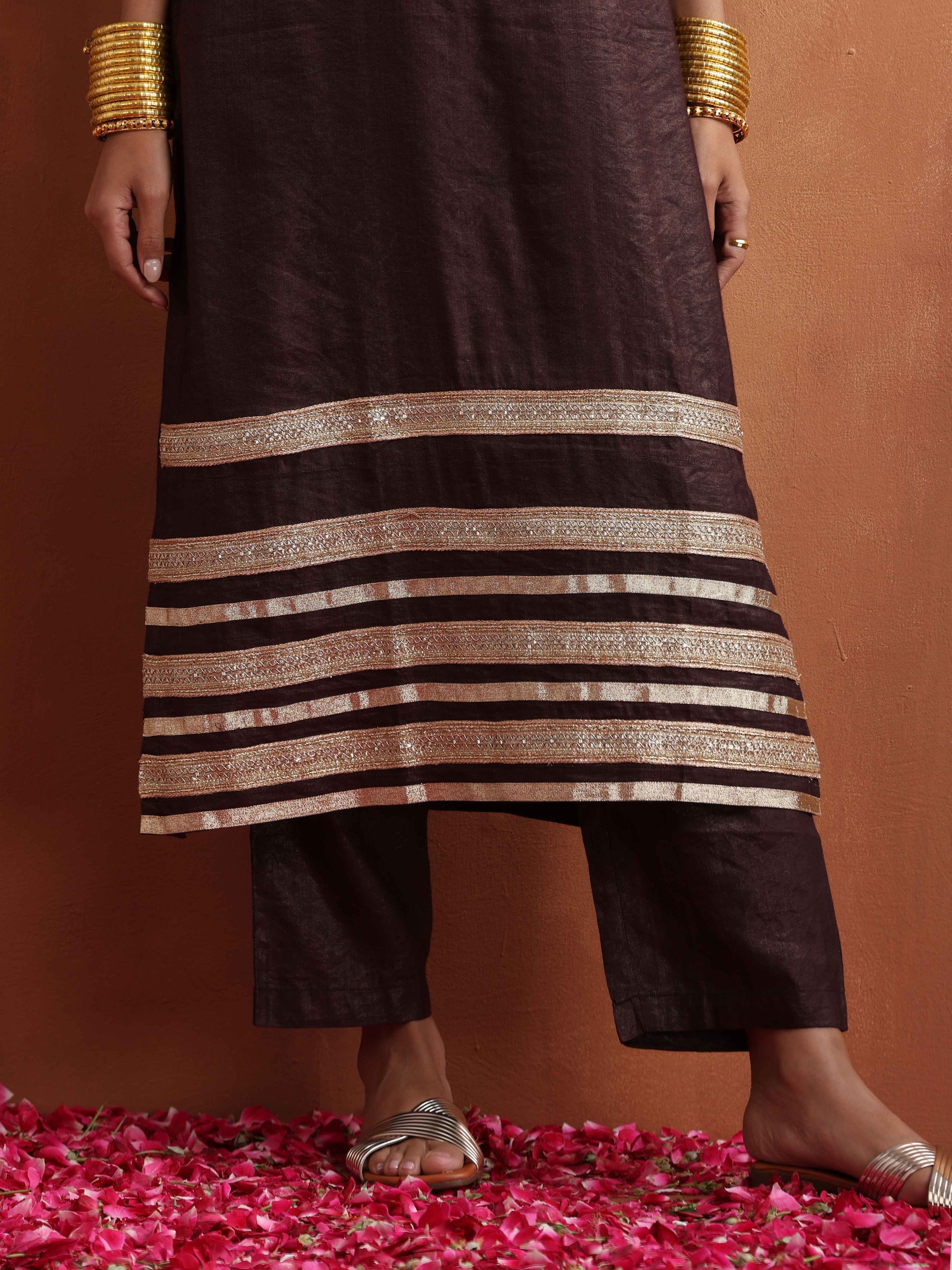 trueBrowns Brown Metallic Straight Kurta Set | Swadesiicart