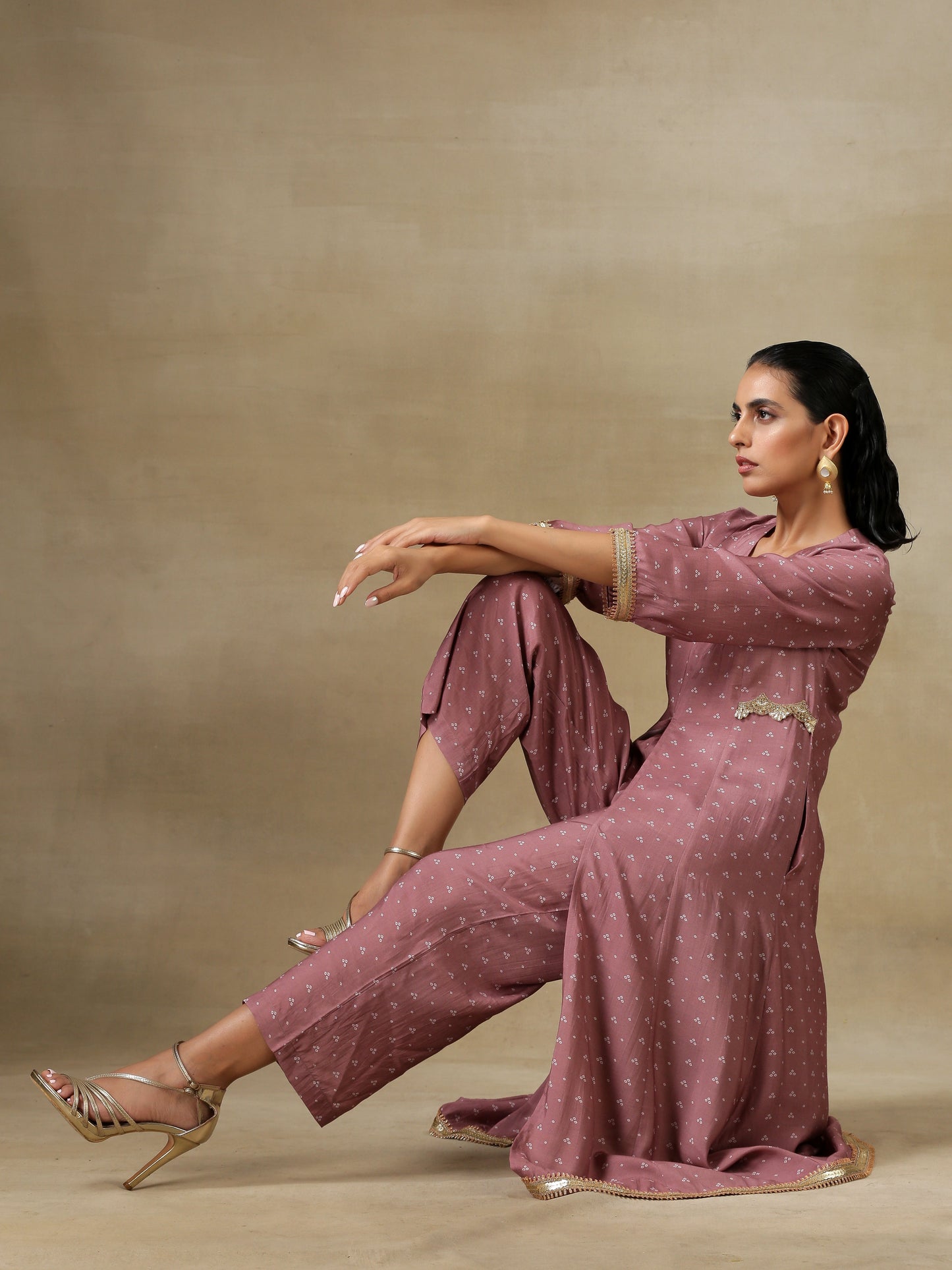 trueBrowns Dark Mauve Bandhani Printed Silk Front Slit Kurta Pant Set | Relove | Swadesiicart