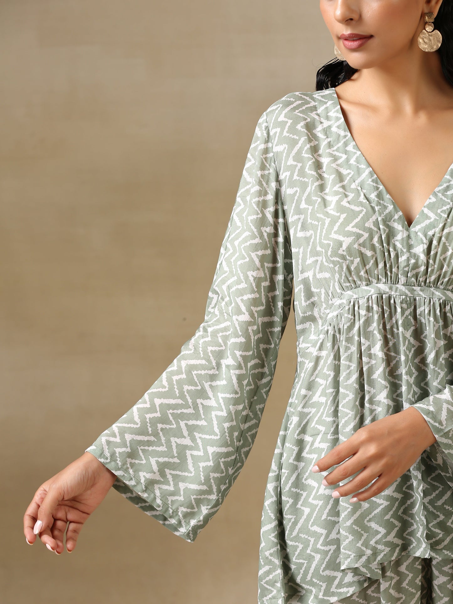 trueBrowns Light Green Bandhani Printed Silk V-Neck Co-Ord Set - Swadesiicart