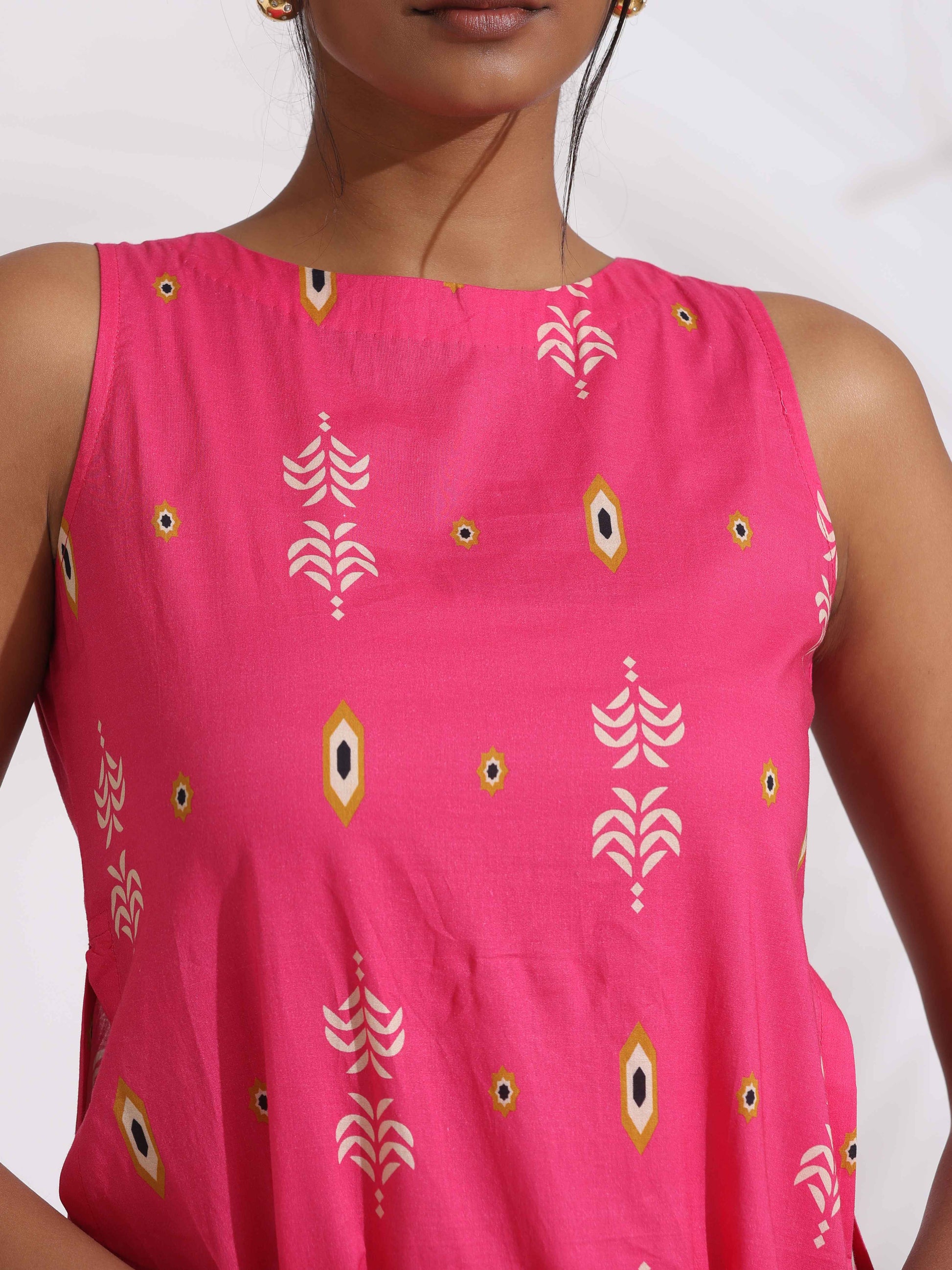 trueBrowns Pink Cotton Print Sleeveless Kurta Set | Swadesiicart