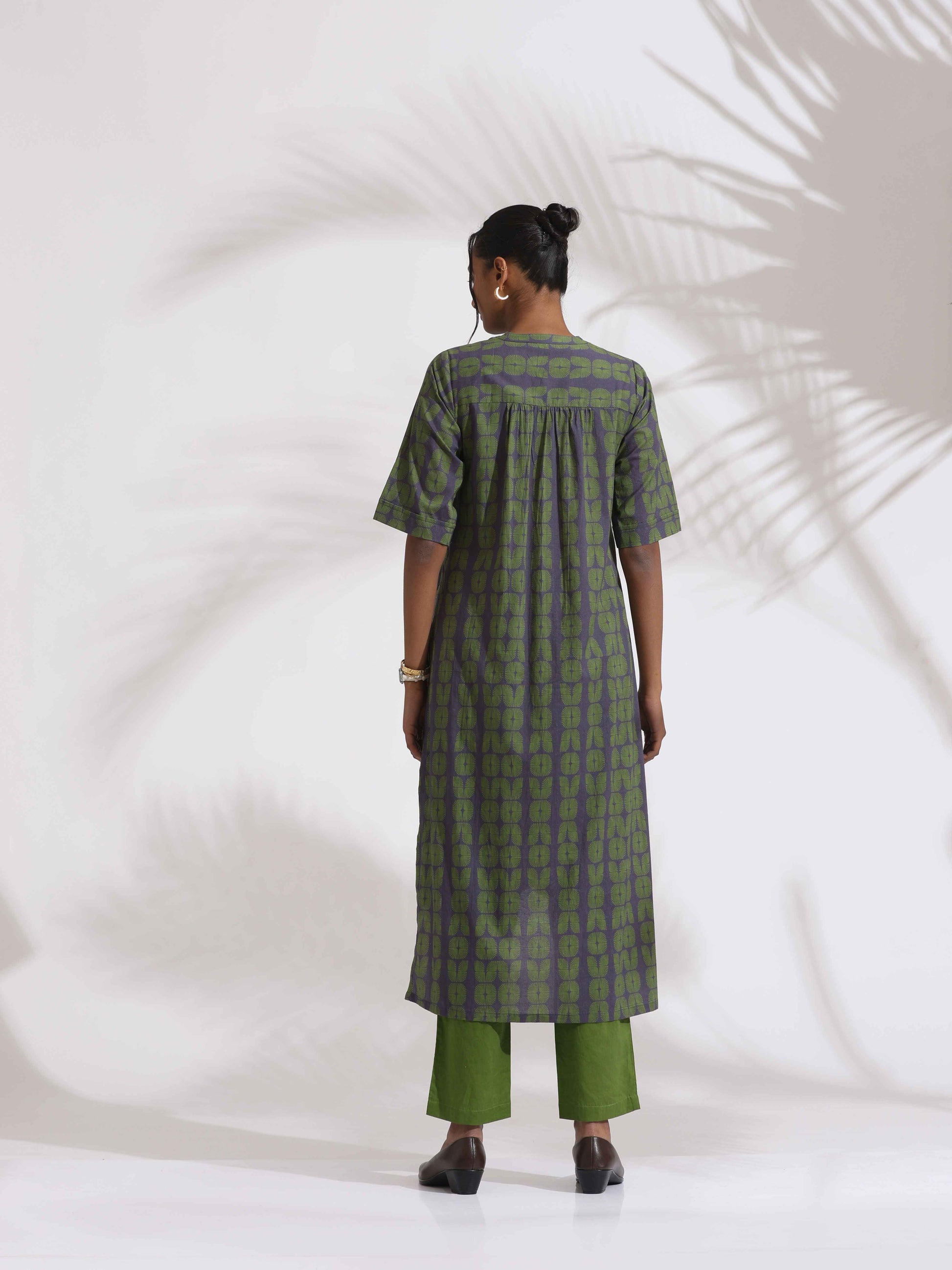 trueBrowns Grey Cotton Print Highlow Kurta Set | Swadesiicart