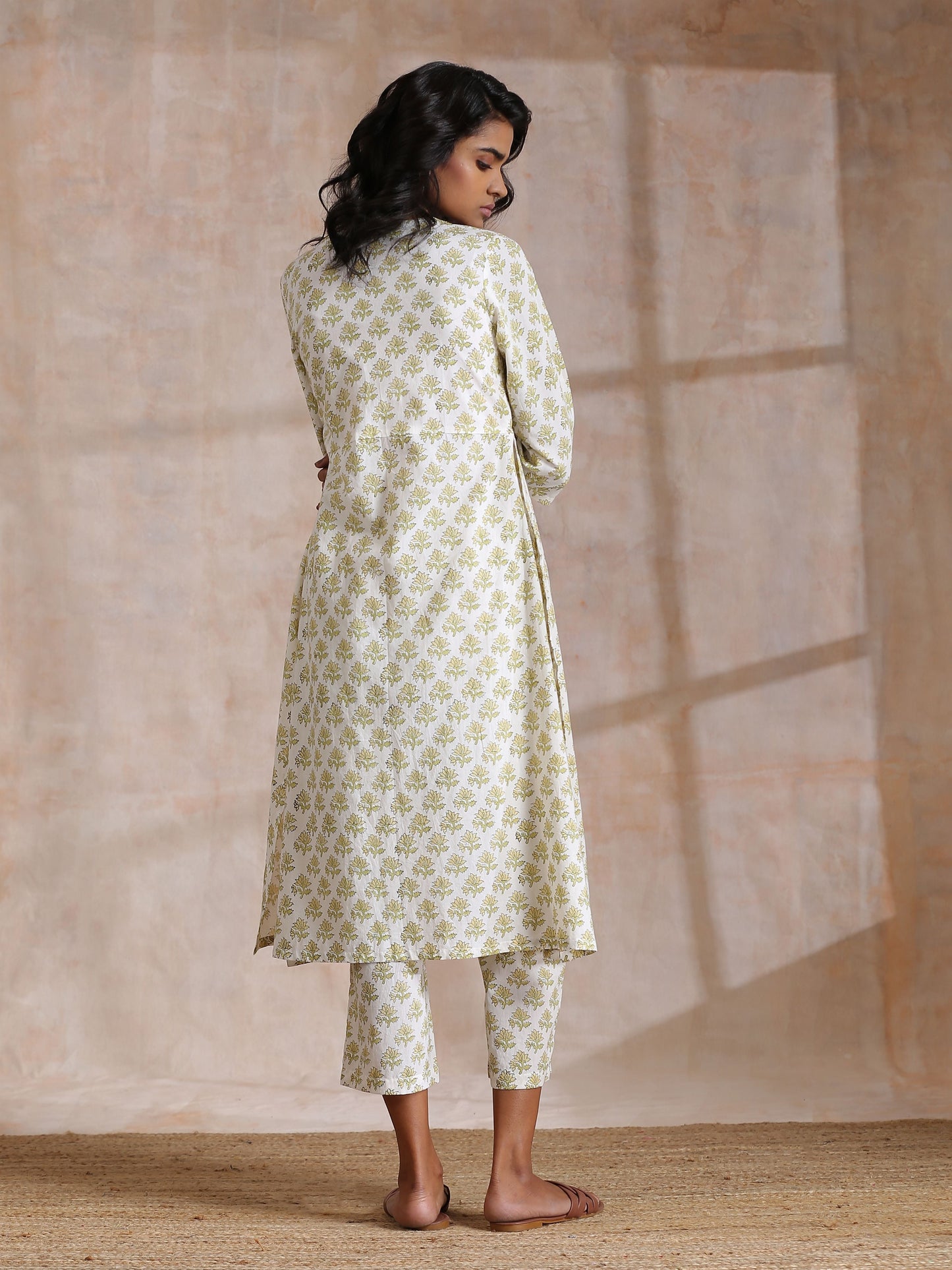 trueBrowns Green Buta On Off White Block Print Cotton Slit Gathered Kurta Set | Swadesiicart