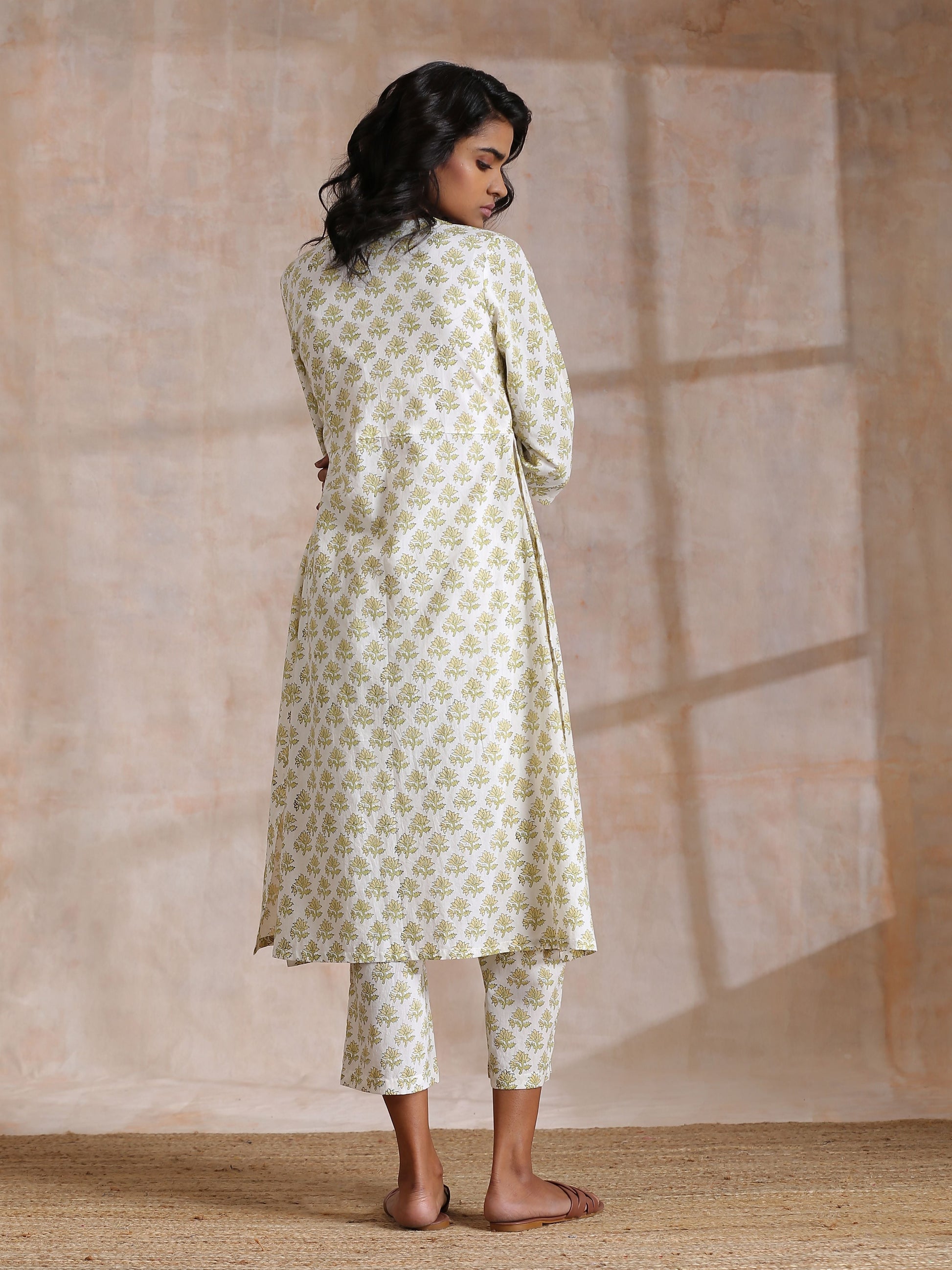 trueBrowns Green Buta On Off White Block Print Cotton Slit Gathered Kurta Set | Swadesiicart