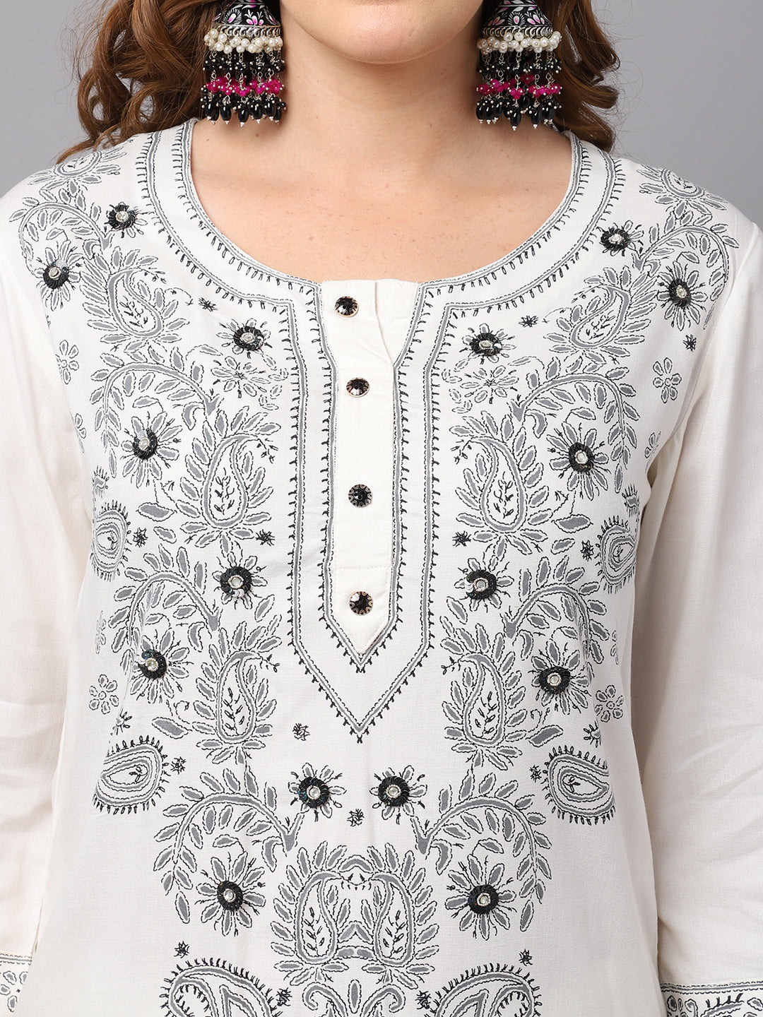 NOZ2TOZ Women's White Chinkankari Printed Kurta Set - Swadesiicart