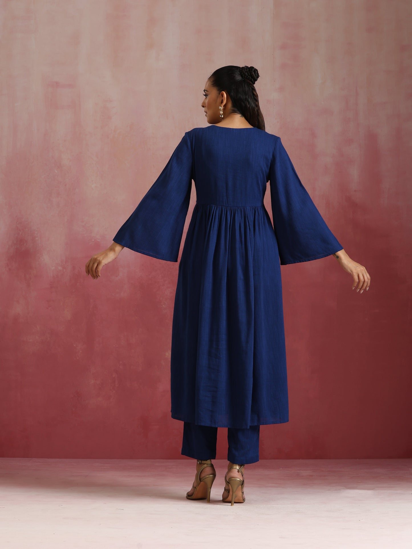 trueBrowns Blue Cotton Dobby Kurta Set | Swadesiicart