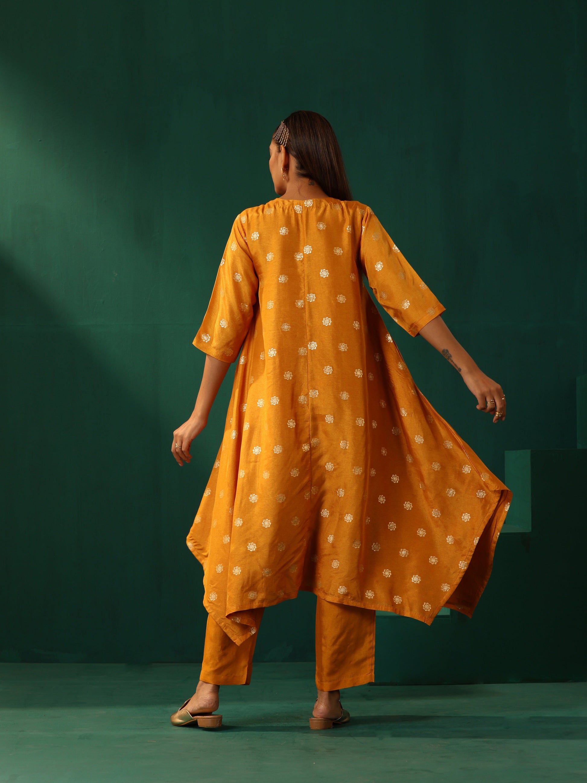 trueBrowns Mustard Geometric Floral Viscose Silk Handkerchief Kurta Pant Set | Swadesiicart