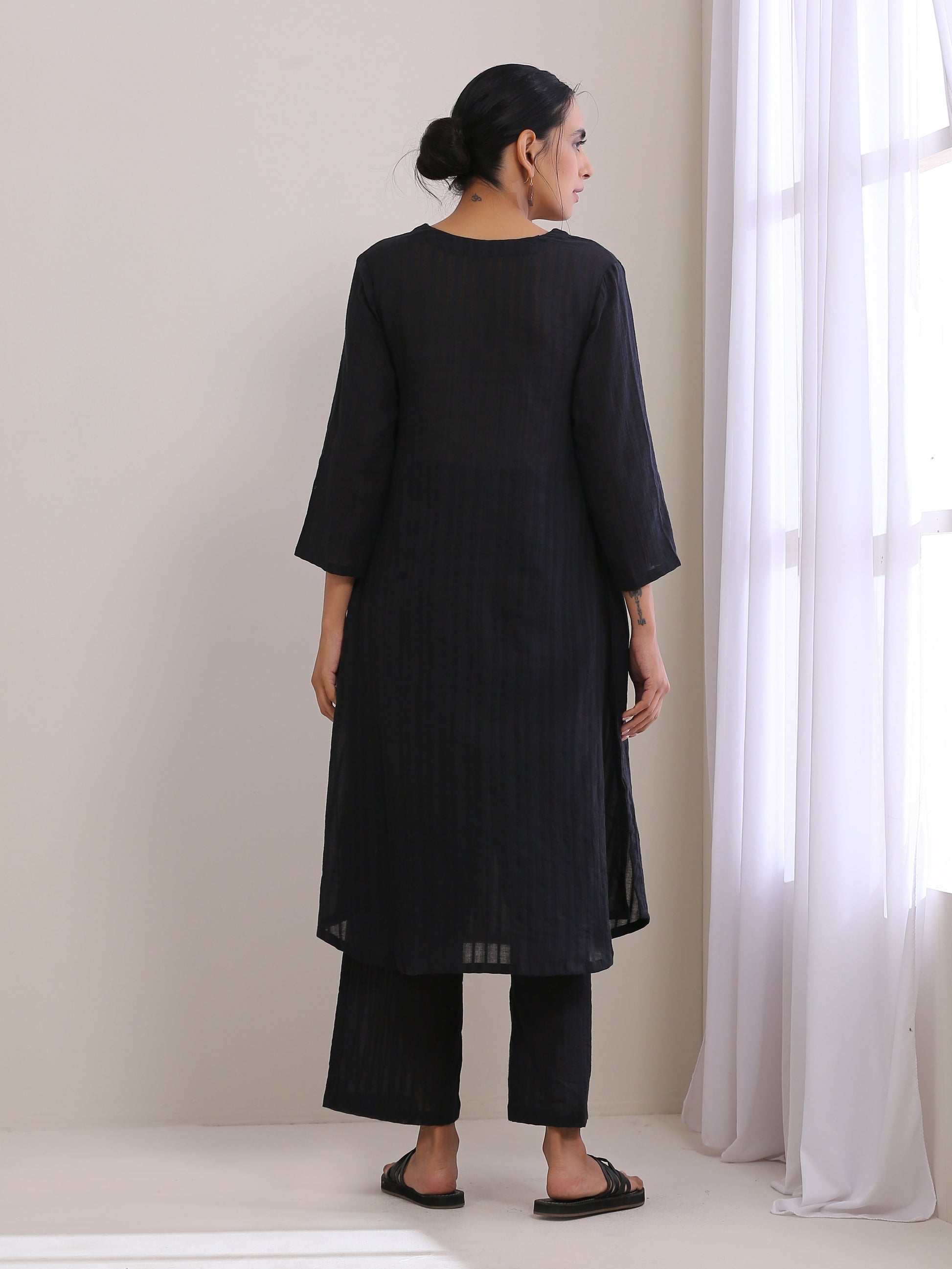 trueBrowns Black Dobby Flared Slit Kurta Pant Set | Swadesiicart