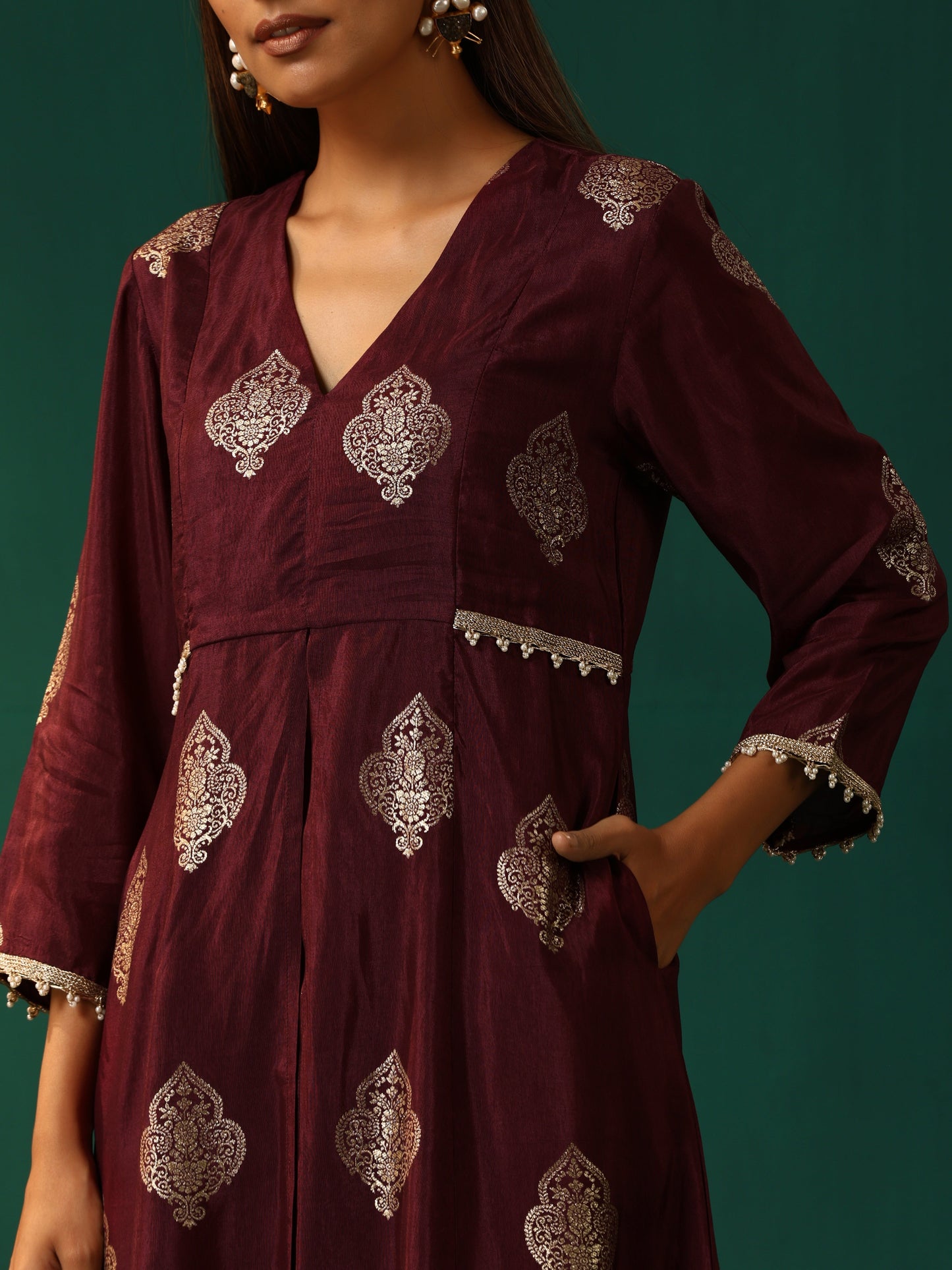 trueBrowns Wine Geometric Viscose Silk V-Neck Front Slit Kurta Pant Set | Swadesiicart