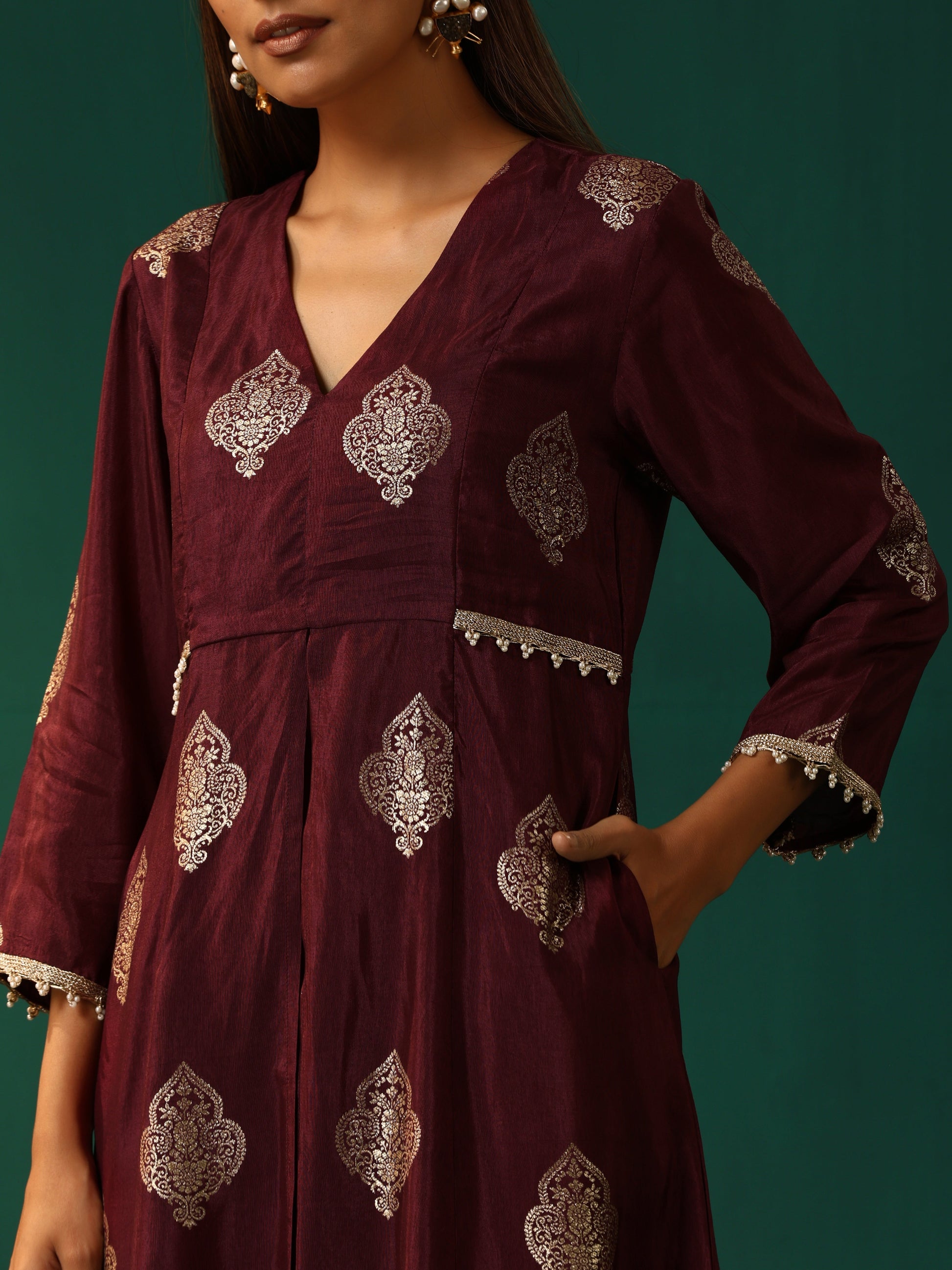 trueBrowns Wine Geometric Viscose Silk V-Neck Front Slit Kurta Pant Set | Swadesiicart