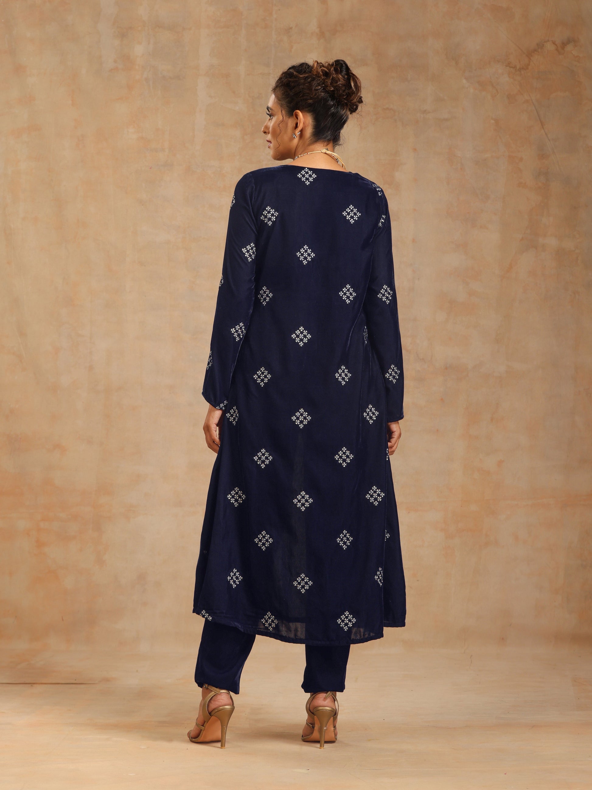 trueBrowns Midnight Blue Velvet Embroidered Jacket Set | Relove | Swadesiicart