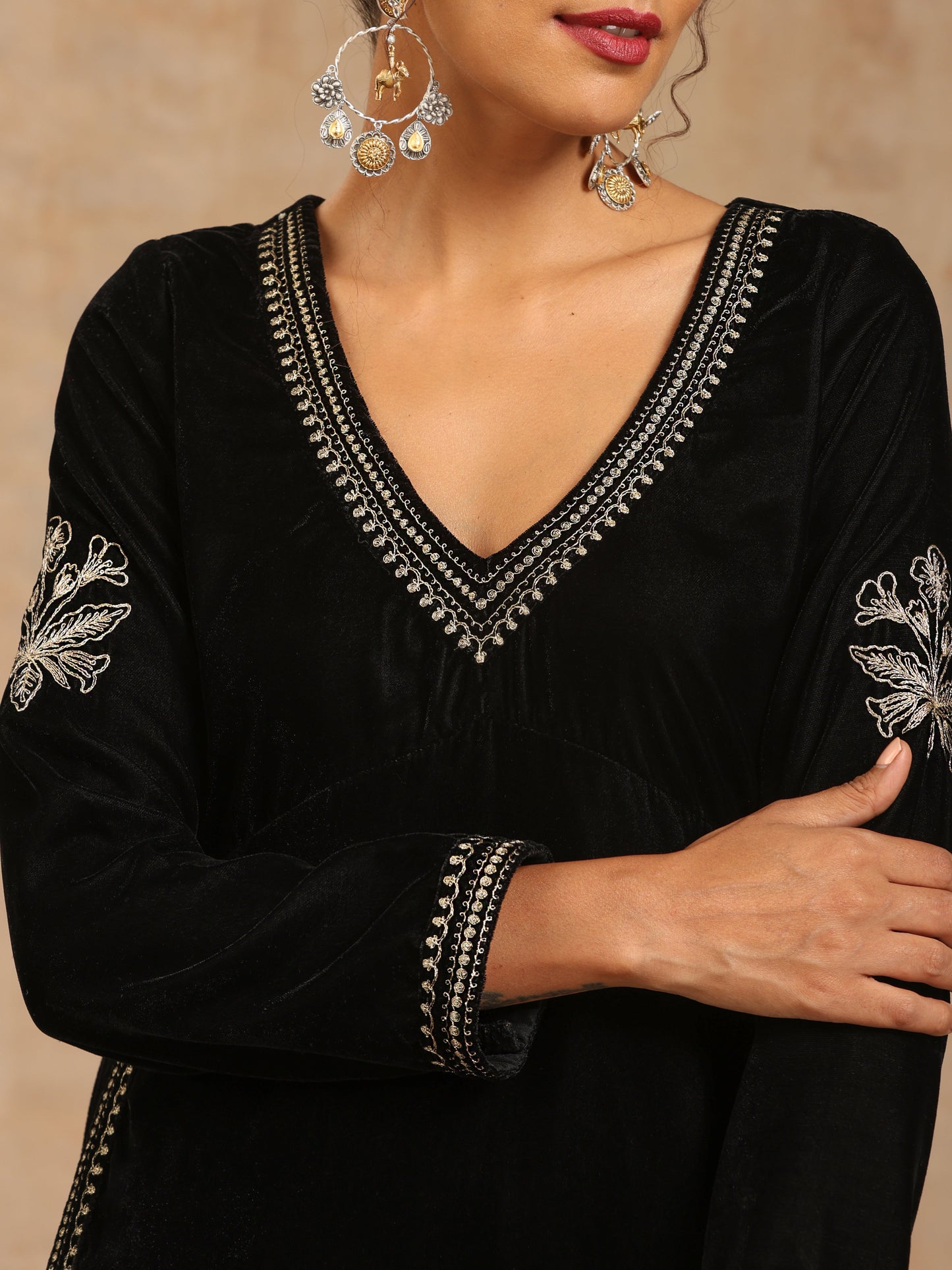 trueBrowns Black Velvet Embroidered Co-ord Set - Swadesiicart