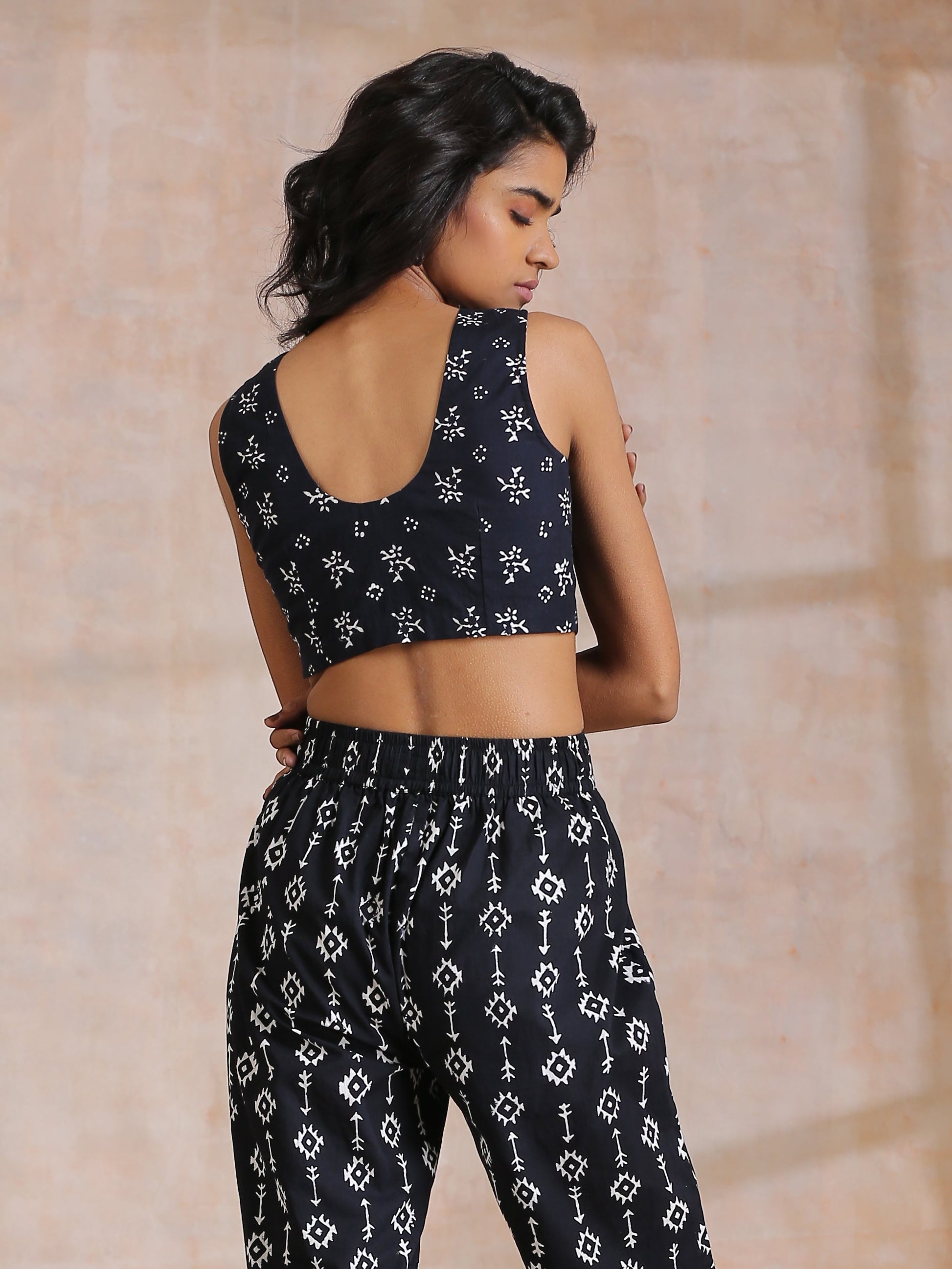 trueBrowns Black White Geometric Print Cotton Pant Suit Set | Swadesiicart
