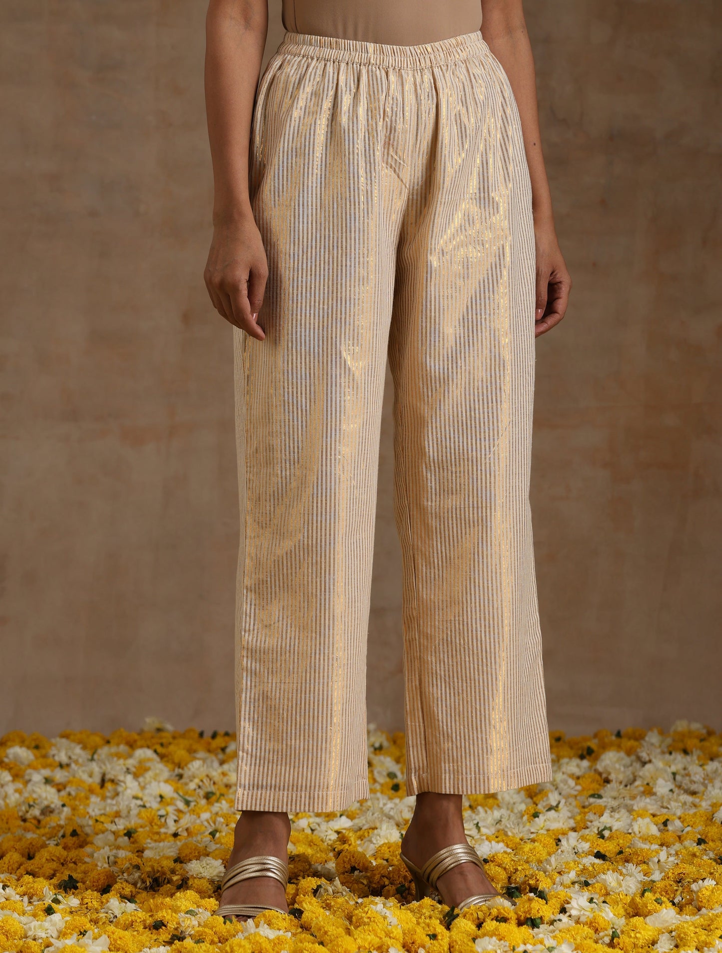 trueBrowns Ivory Gold Cotton Neck Pleat Kurta Set | Swadesiicart