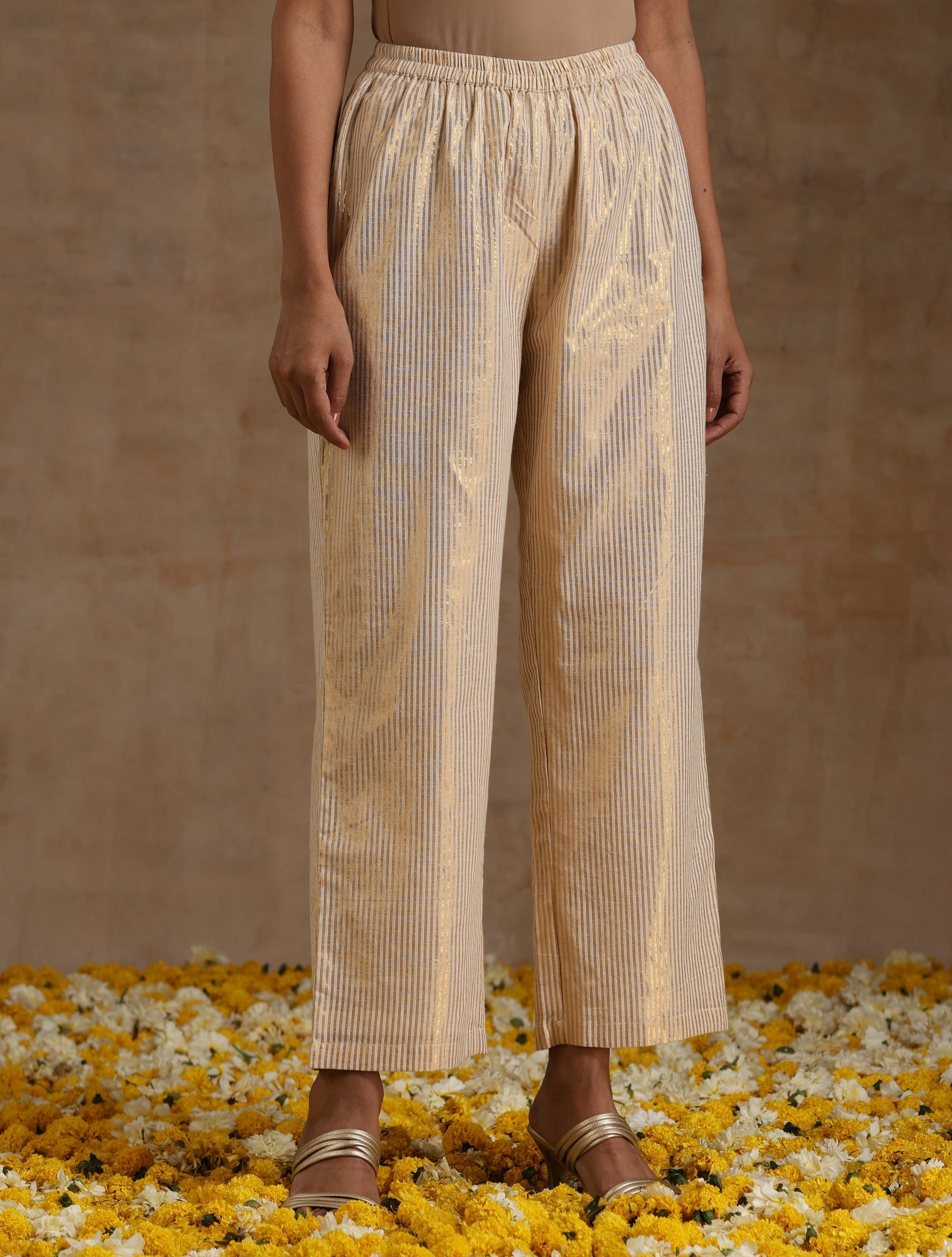 trueBrowns Ivory Gold Cotton Neck Pleat Kurta Set | Swadesiicart