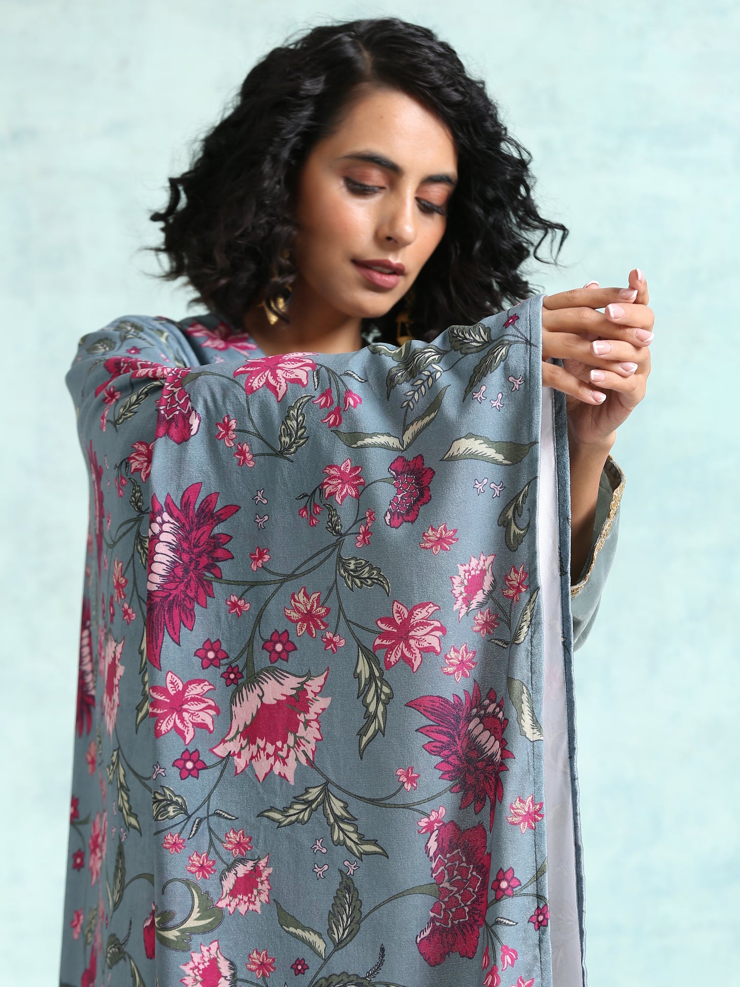 trueBrowns Grey Printed Velvet Shawl | Swadesiicart