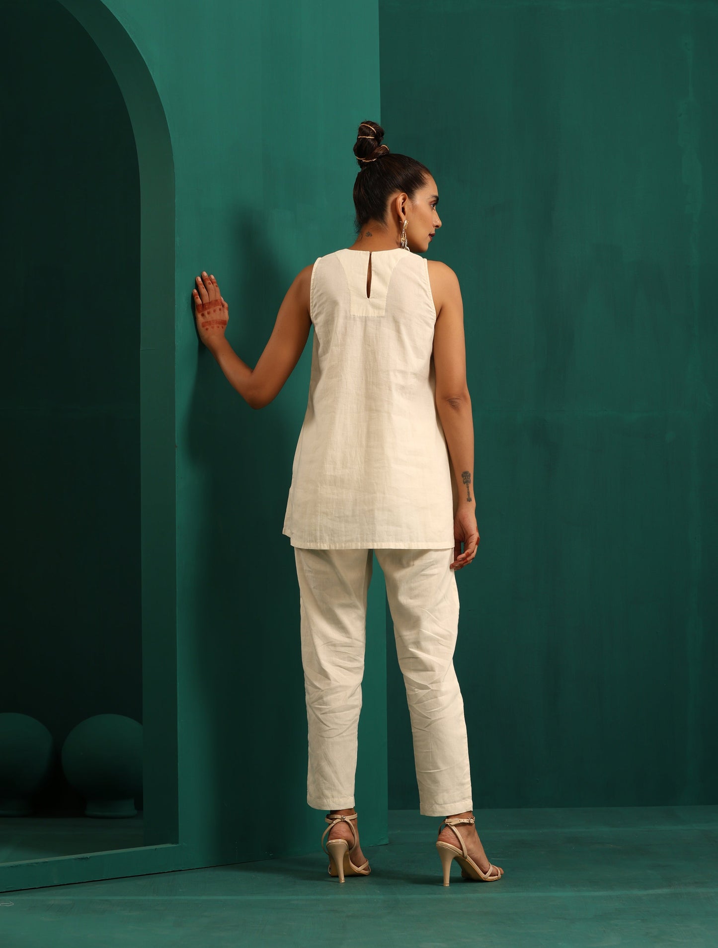 trueBrowns Ivory Rhombus Cotton Sleeveless Co-Ord Set - Swadesiicart