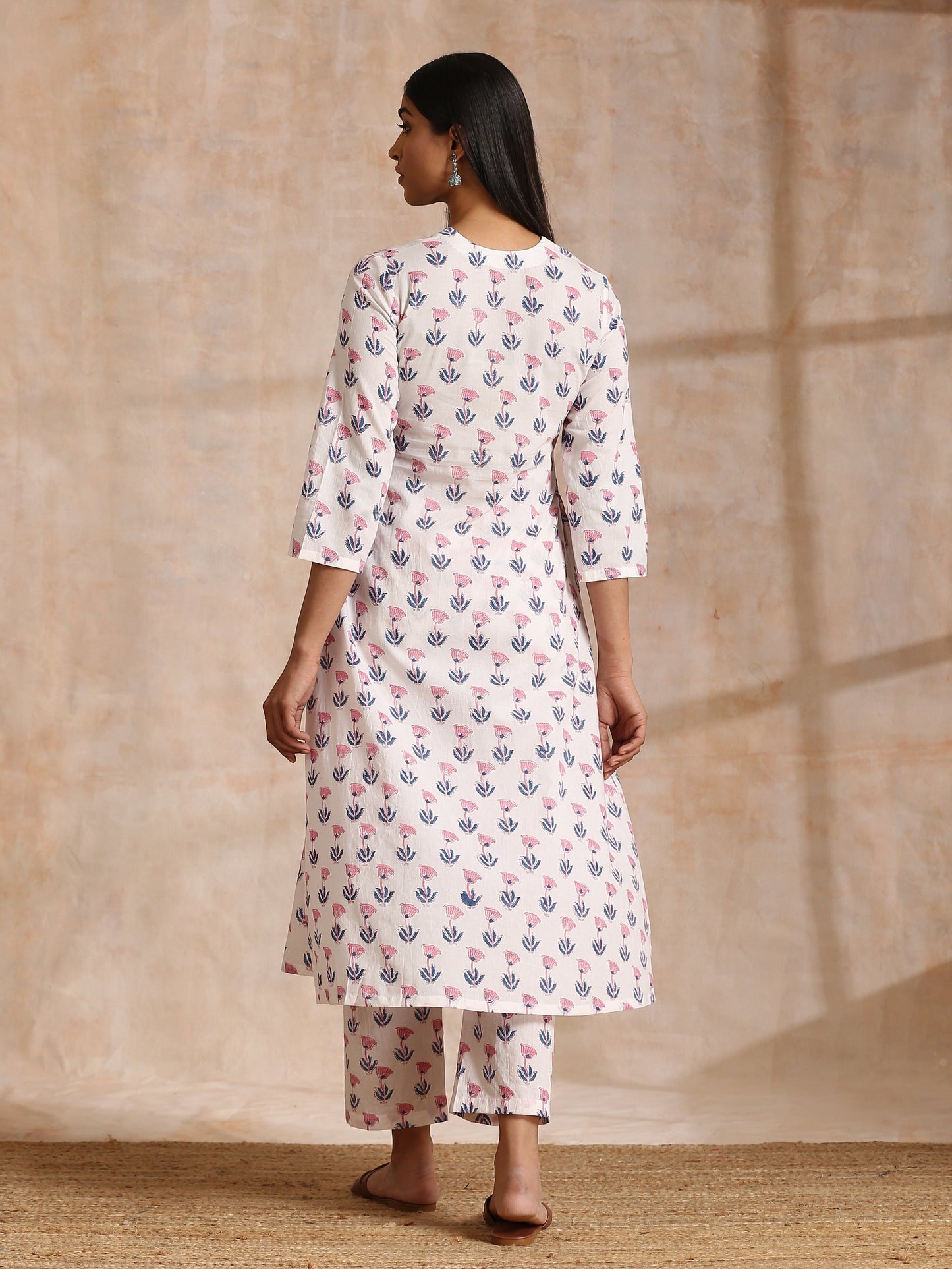 trueBrowns White With Pink Blue Buta Block Print Cotton Kurta Pant Set | Swadesiicart
