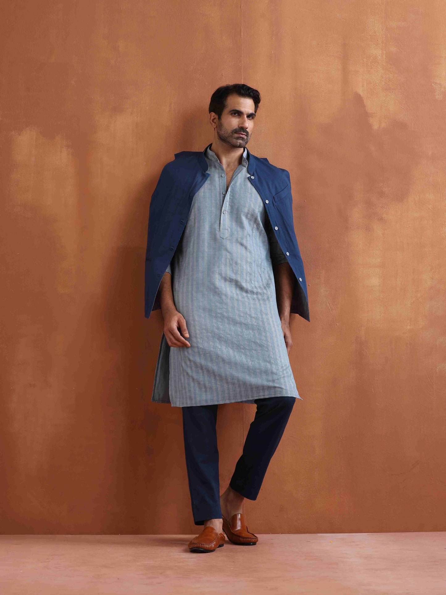 trueBrowns Men's Blue Chanderi Kurta | Swadesiicart