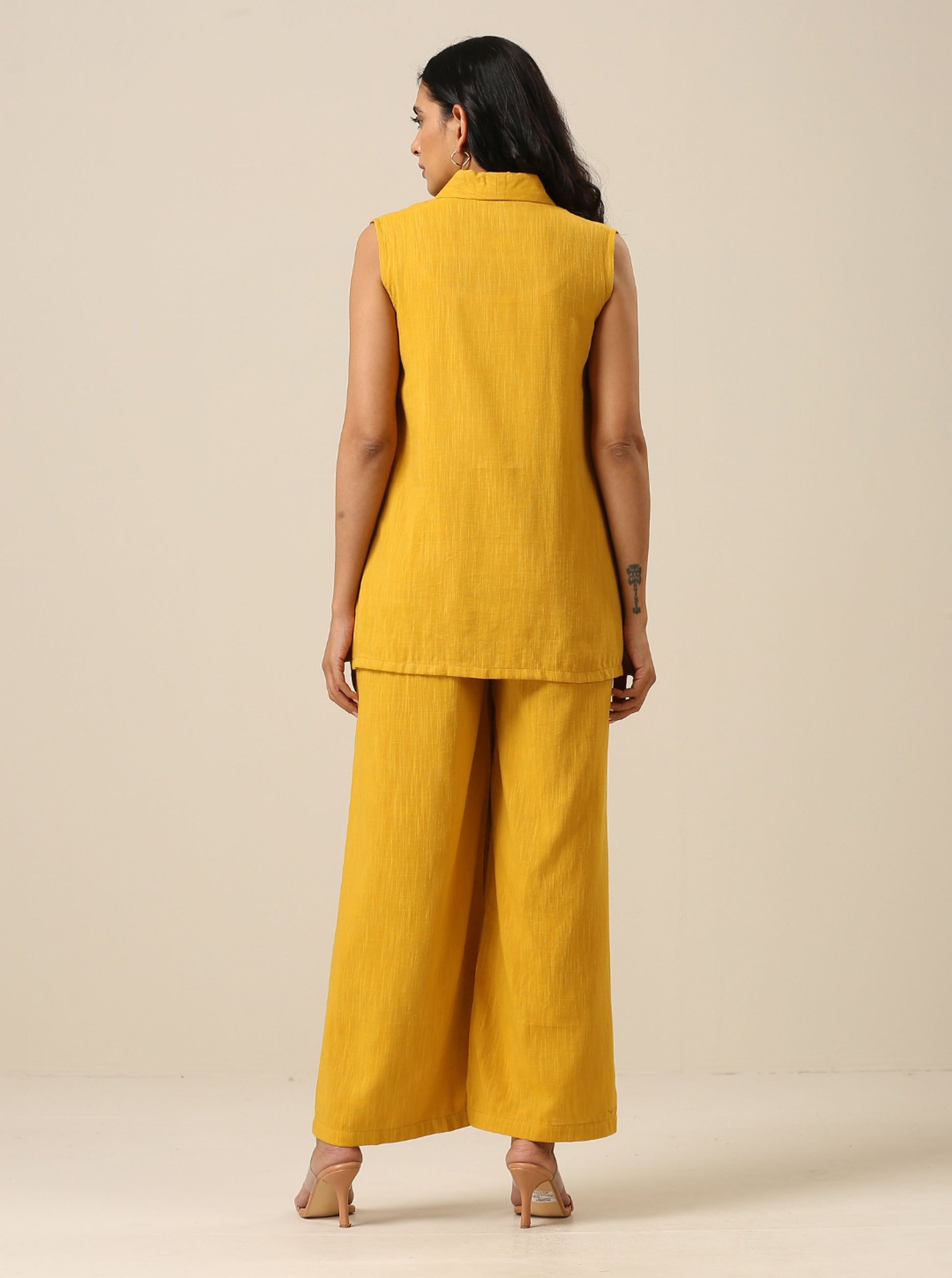 trueBrowns Mustard Yellow Slub Texture Sleevesless Jacket Pant Set | Swadesiicart