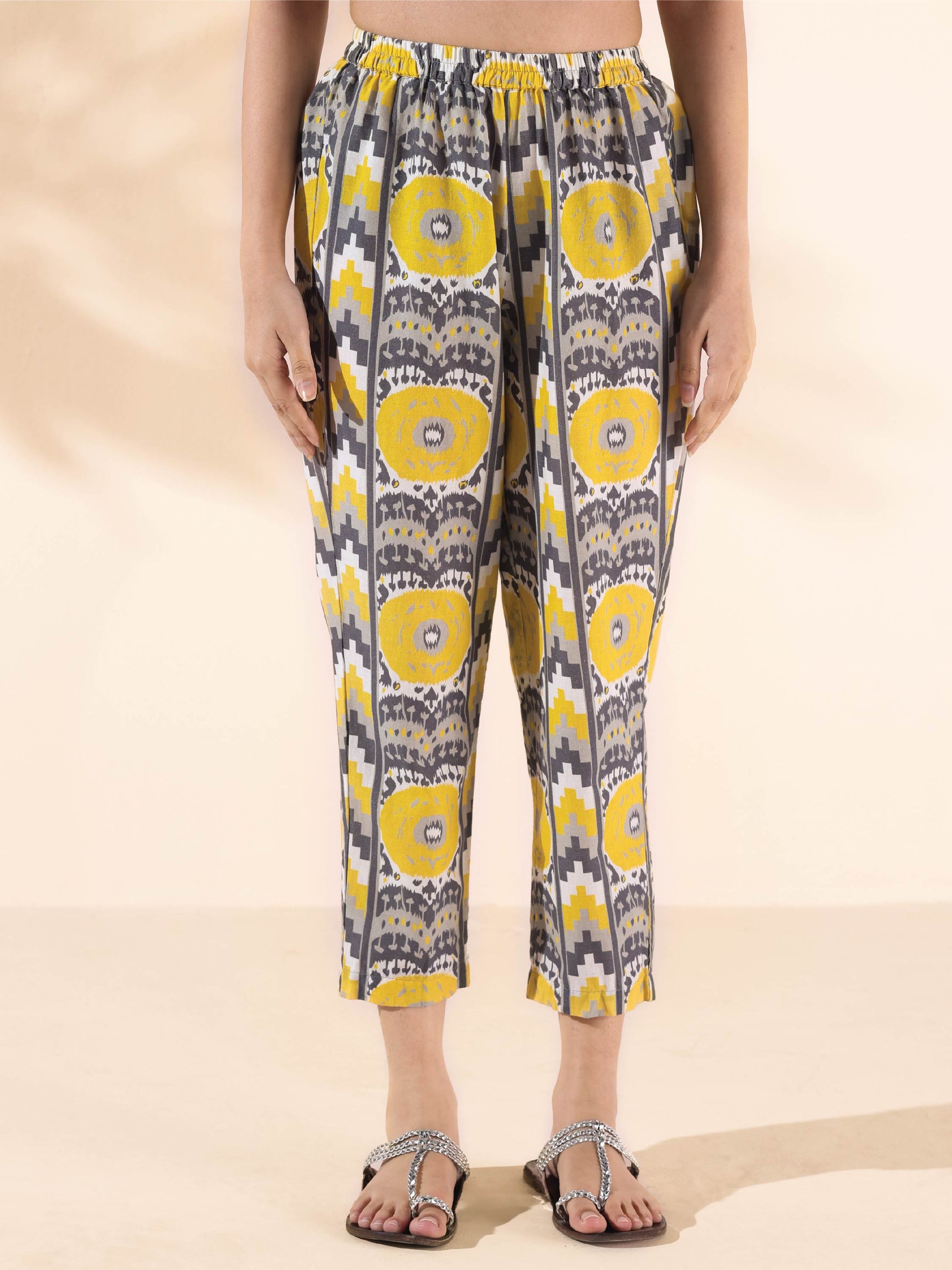 trueBrowns Yellow Cotton Ikat Sleeveless Kurta Pant Set | Swadesiicart