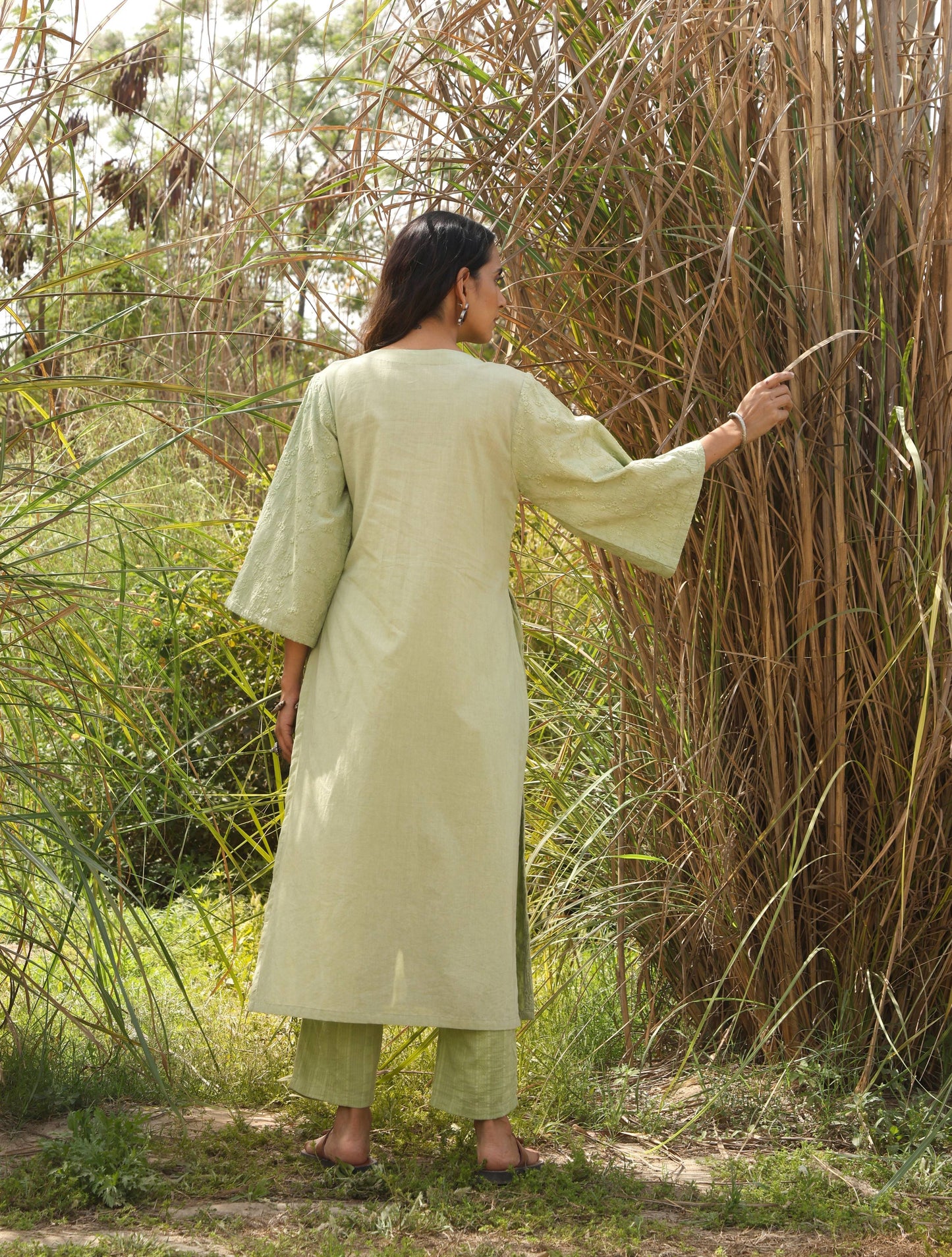 trueBrowns Green Cotton Embroidered Kurta Set | Swadesiicart