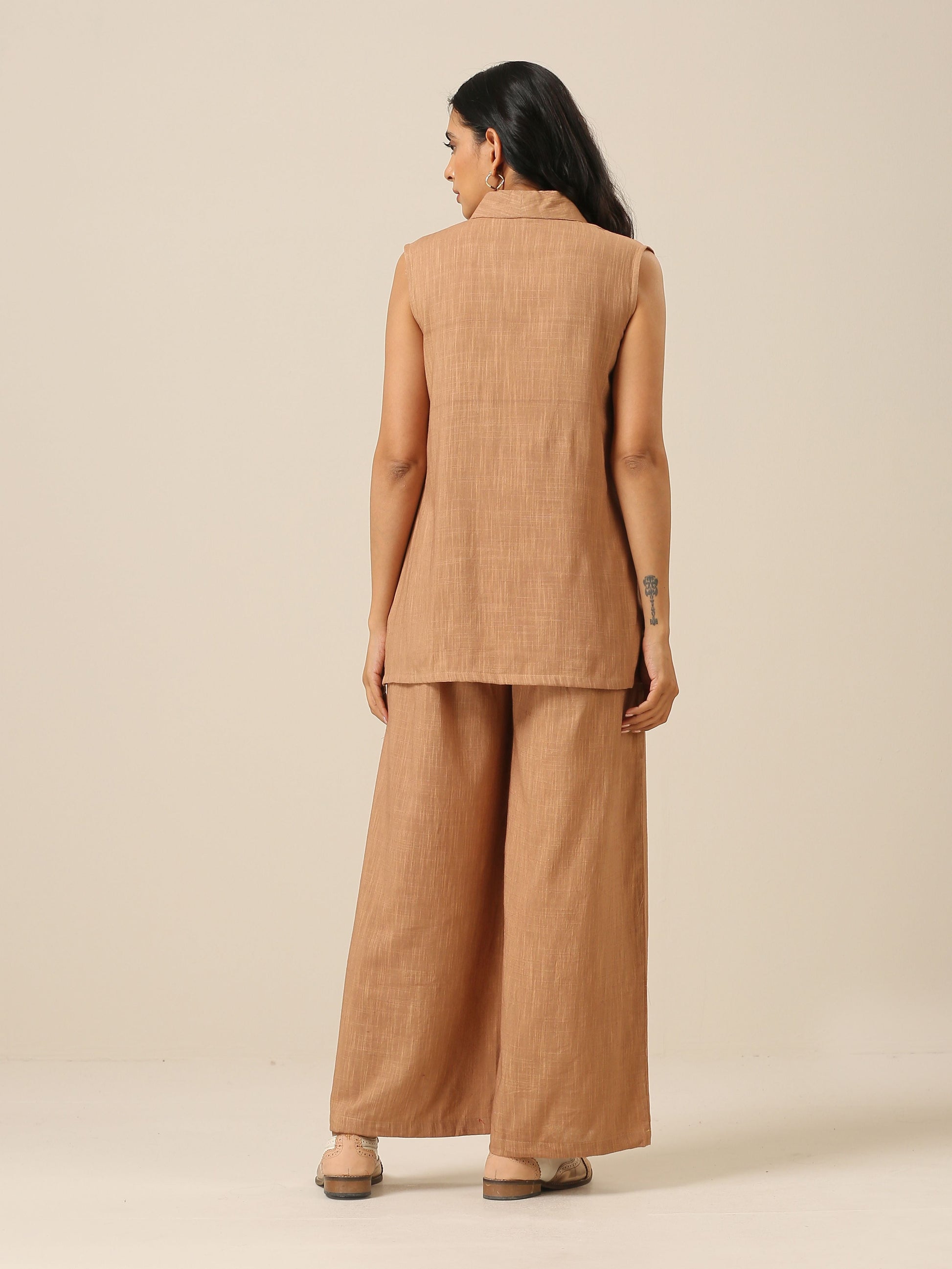 trueBrowns Beige Slub Texture Sleevesless Jacket Pant Set | Swadesiicart
