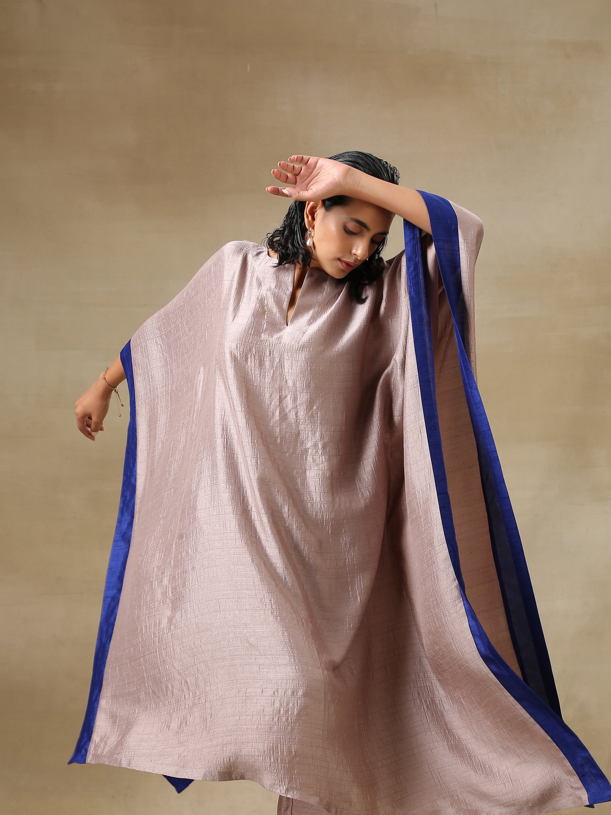 trueBrowns Grey Textured Silk High Low Kaftan Pant Set | Swadesiicart