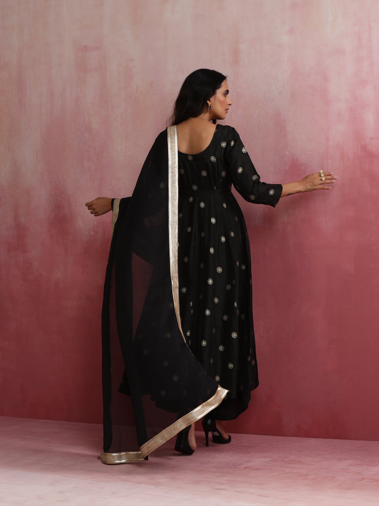 trueBrowns Black Viscose Silk Kurta Set | Swadesiicart