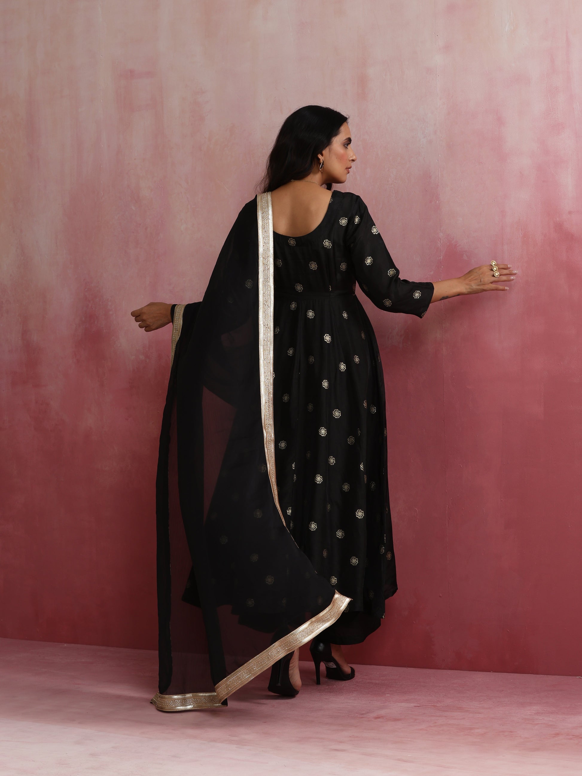 trueBrowns Black Viscose Silk Kurta Set | Swadesiicart