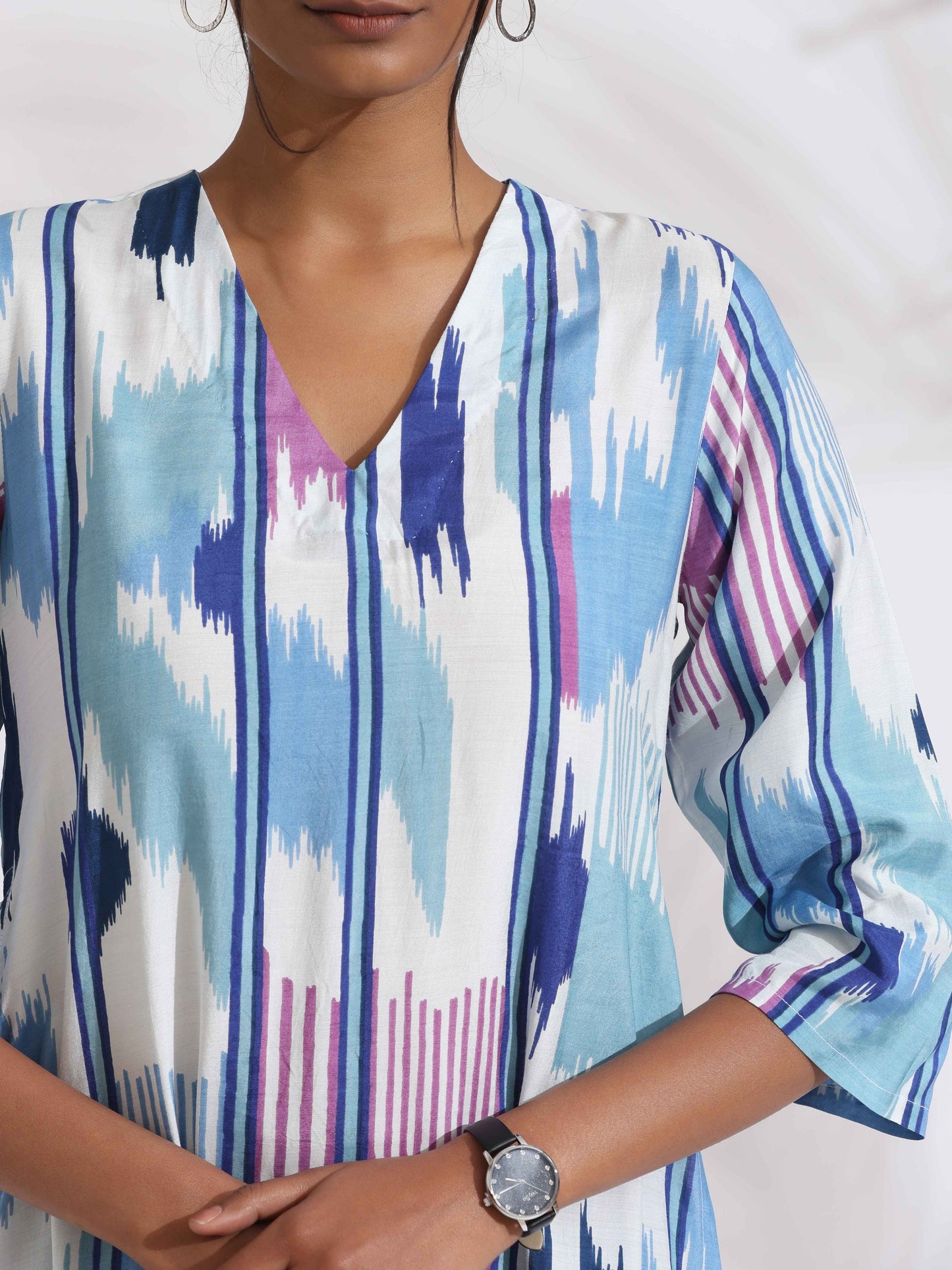 trueBrowns Blue Ikat Print Muslin Kurta Set | Swadesiicart