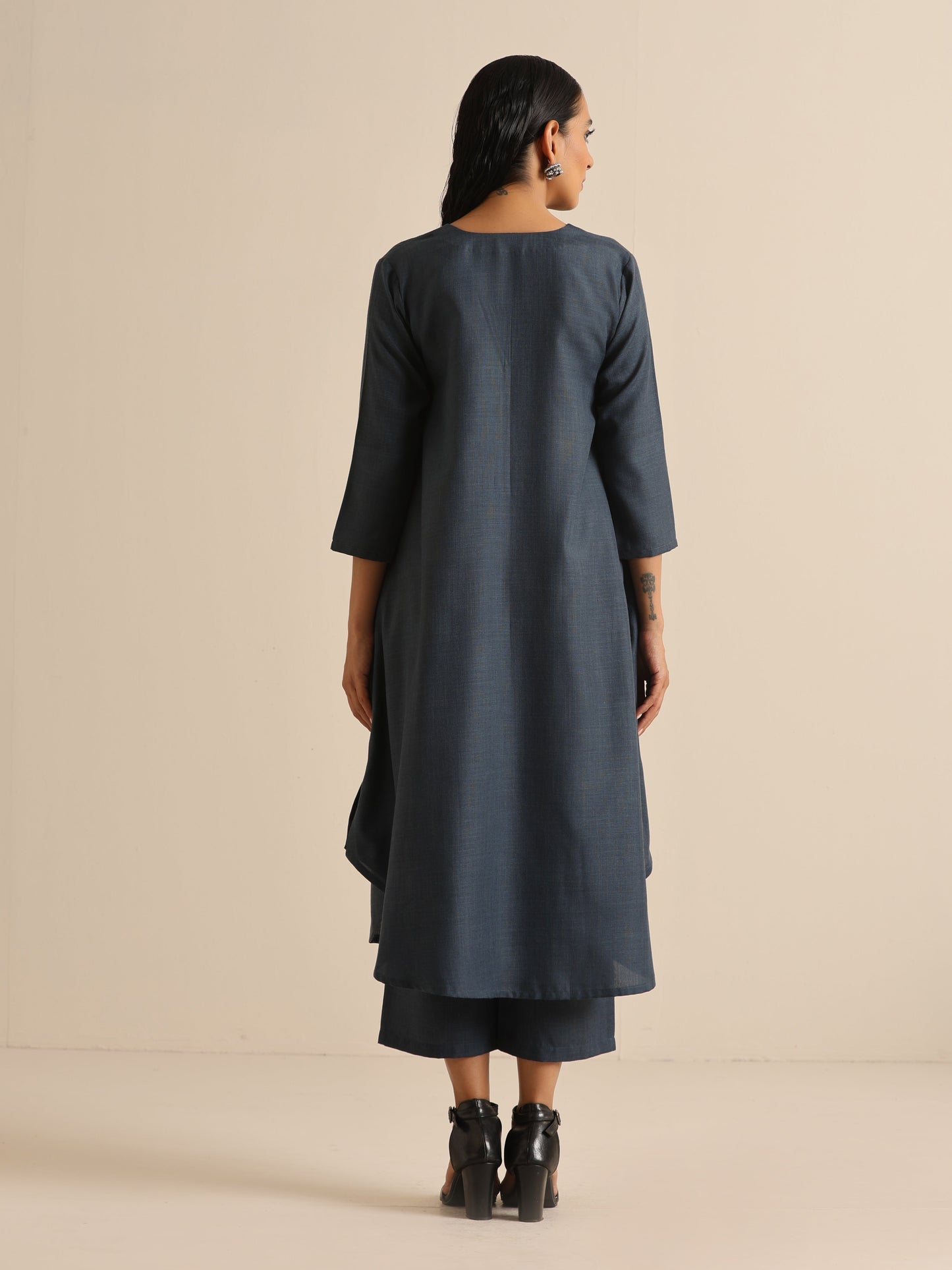 trueBrowns Light Blue Slub Gathered Kurta Pant Set | Swadesiicart