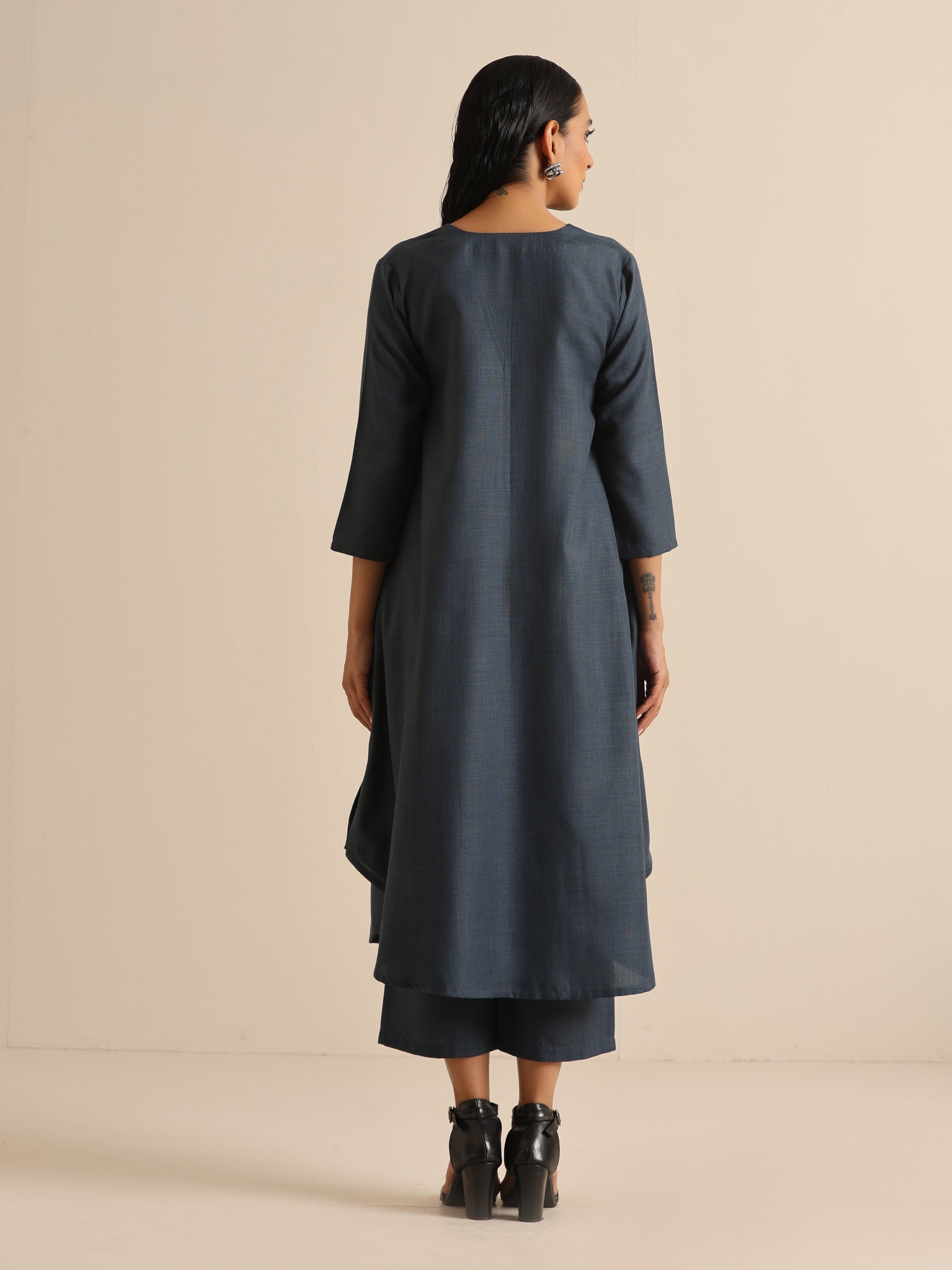 trueBrowns Light Blue Slub Gathered Kurta Pant Set | Swadesiicart