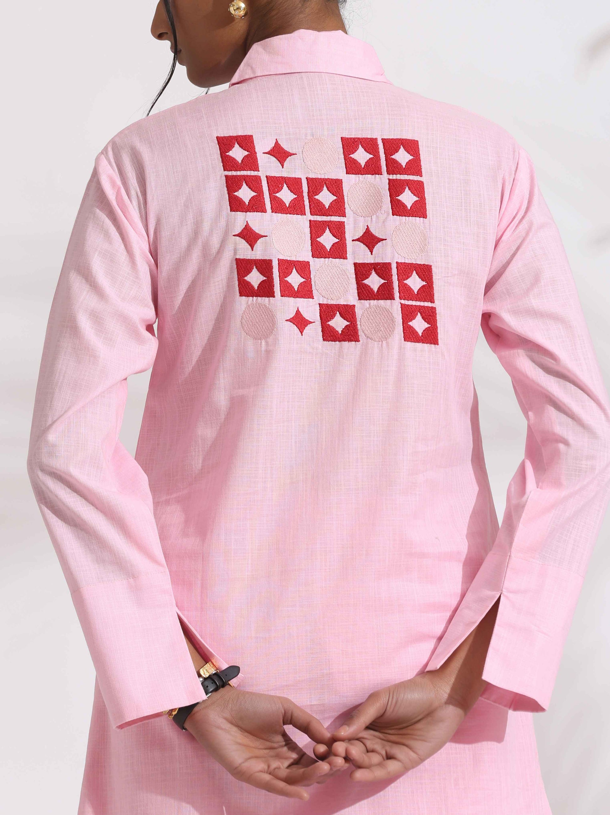 trueBrowns Pink Cotton Embroidered Kurta Set | Swadesiicart