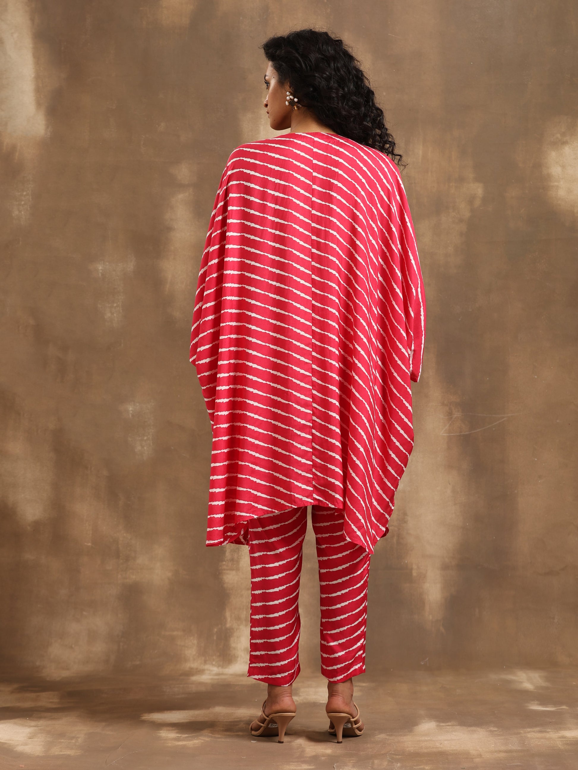trueBrowns Pink Lehariya Printed Silk Kaftan Co-Ord Set - Swadesiicart