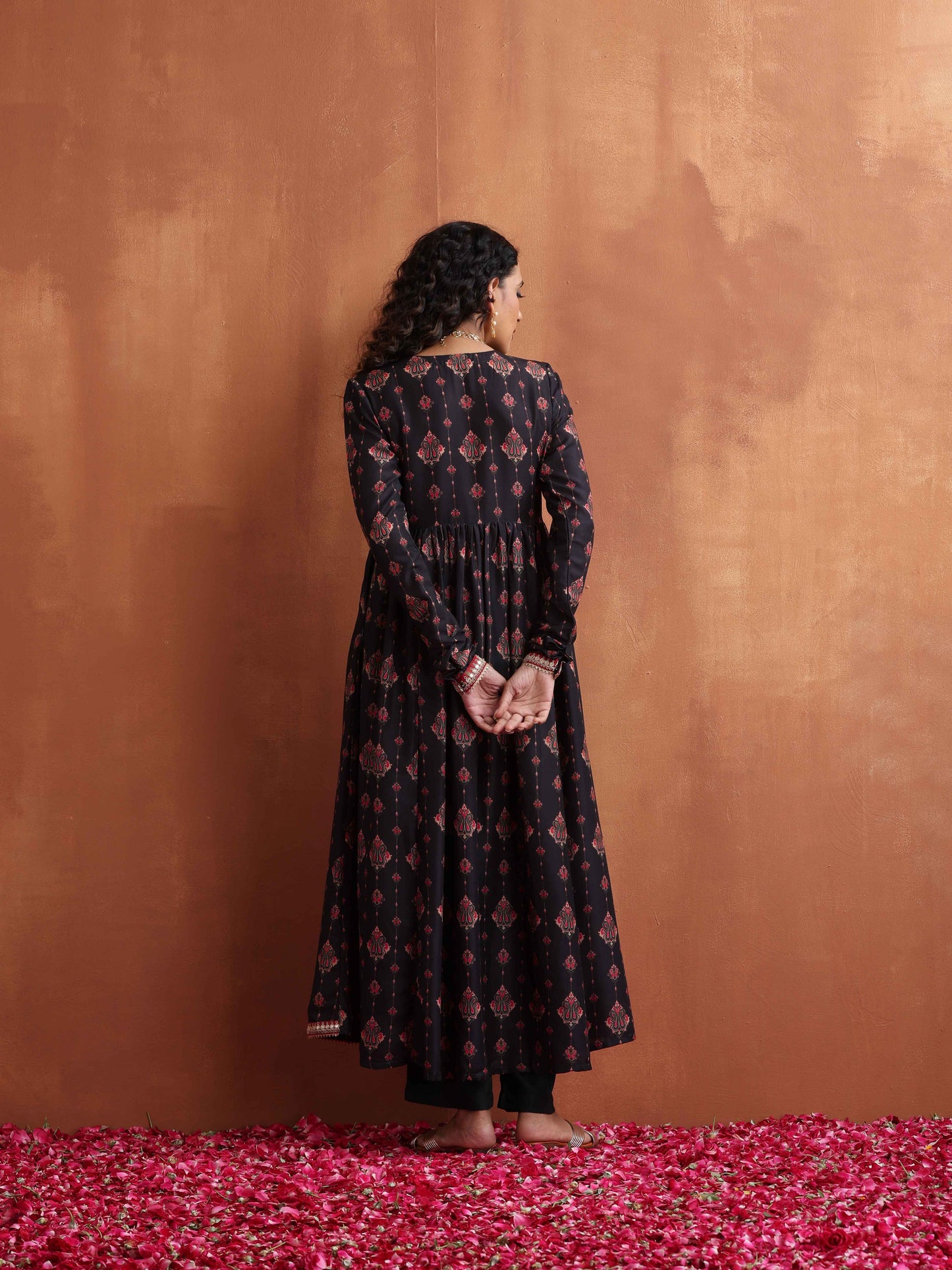 trueBrowns Black Print Flared Anarkali Kurta Set | Swadesiicart