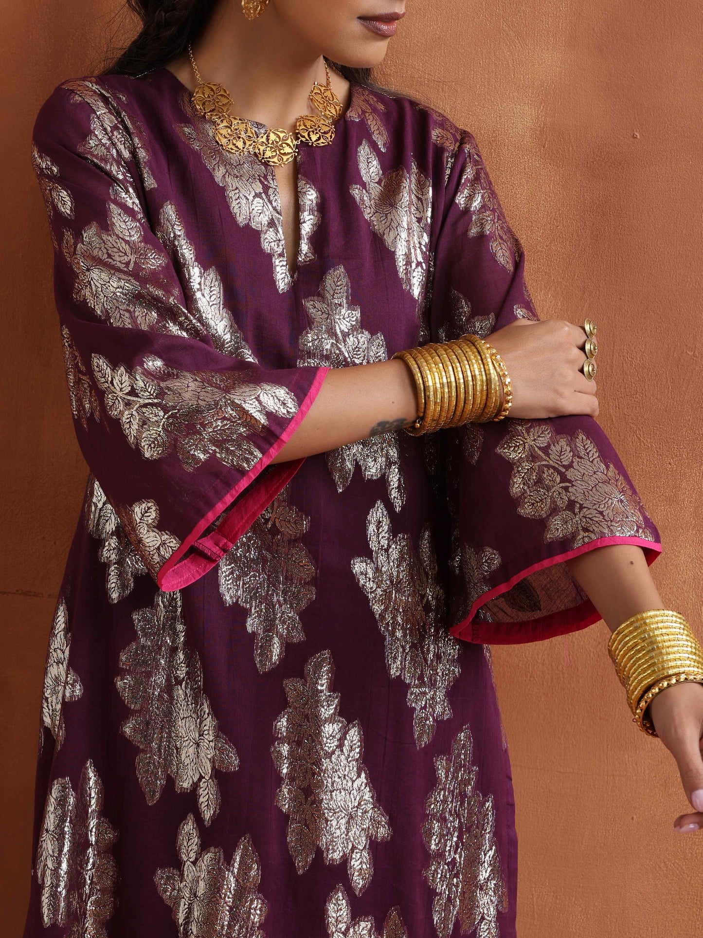 trueBrowns Purple Metallic Straight Kurta Set | Swadesiicart
