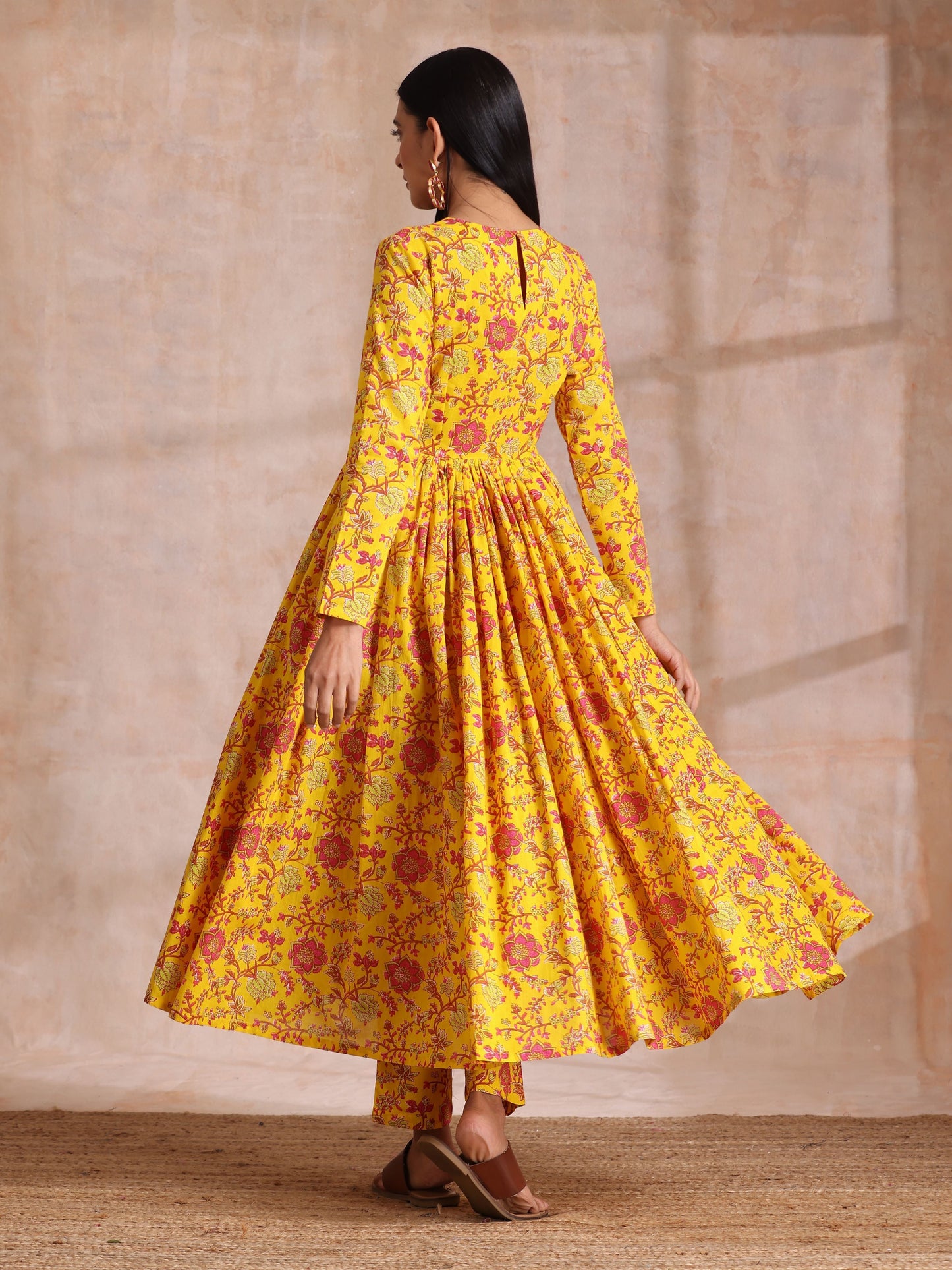 trueBrowns Sunshine Yellow Overall Floral Block Print Cotton Kurta Pant Dupatta Set | Swadesiicart