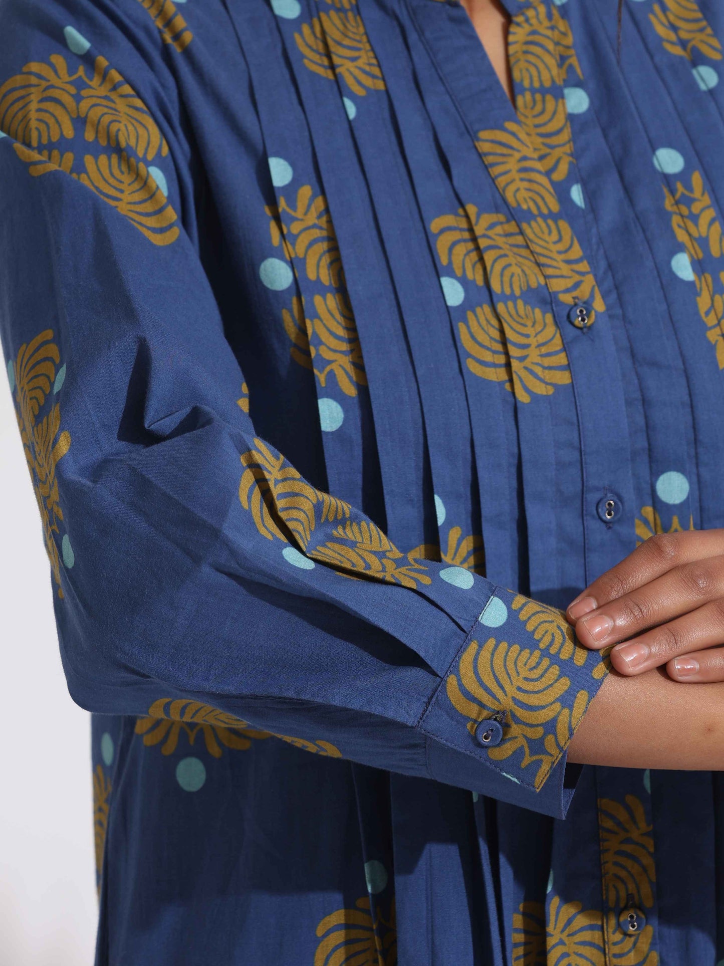 trueBrowns Blue Cotton Print Pleated Kurta Set | Swadesiicart