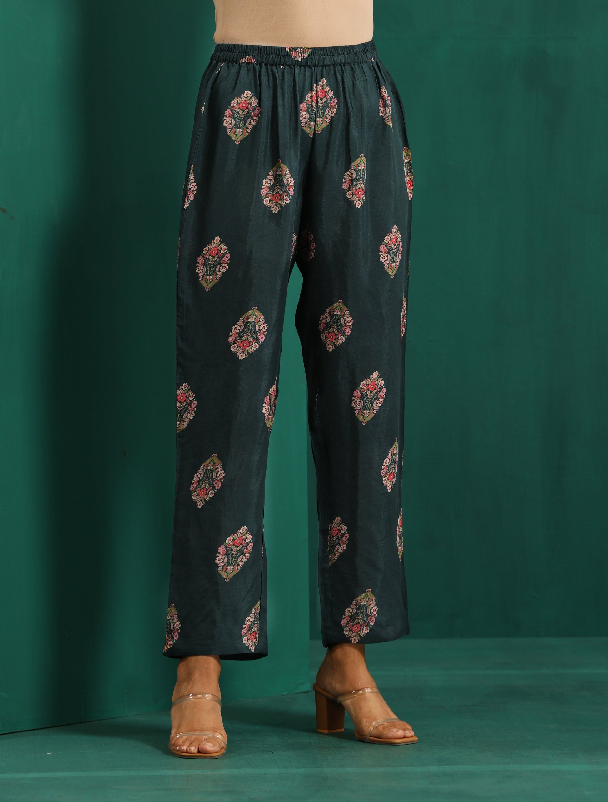trueBrowns Deep Blue Floral Bunch Muslin Silk Printed V-Neck Waist Gathered Kurta Pant Set | Swadesiicart