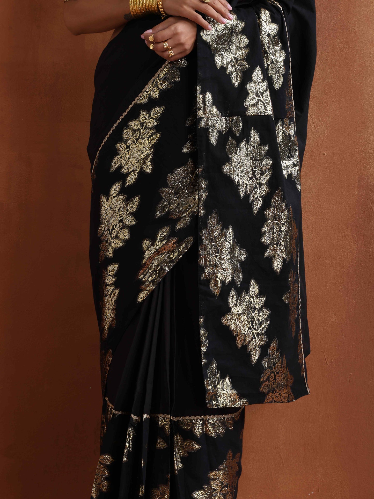 trueBrowns Black Metallic Ready To Wear Saree | Swadesiicart