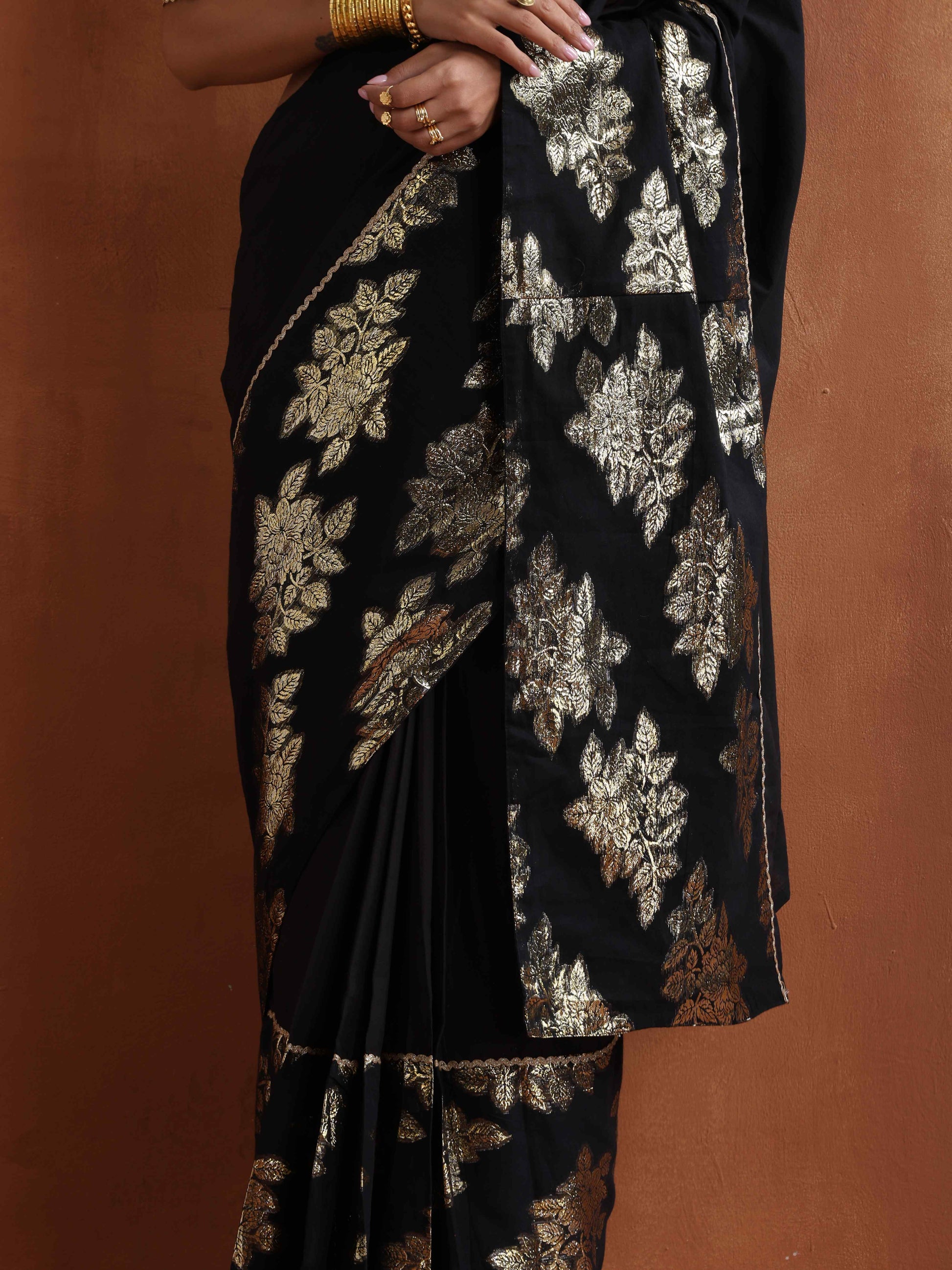 trueBrowns Black Metallic Ready To Wear Saree | Swadesiicart