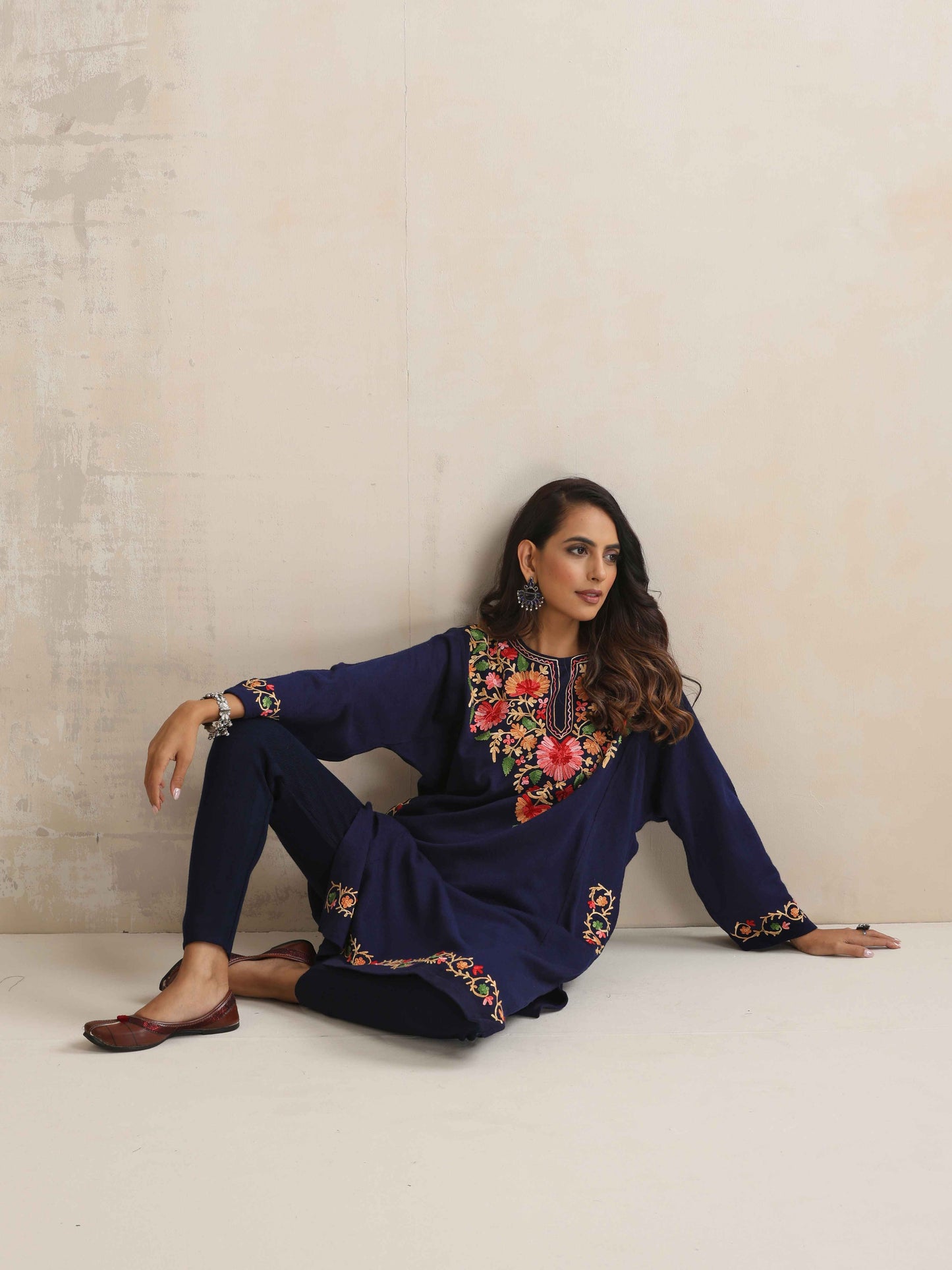 trueBrowns Navy Woollen Leggings | Swadesiicart