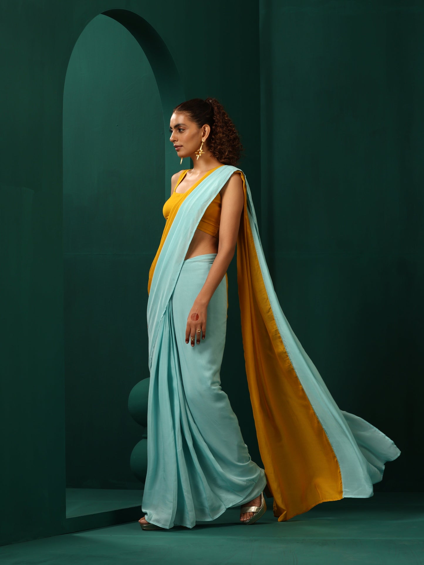 trueBrowns Blue Mustard Muslin Silk Ready to Wear Saree | Swadesiicart