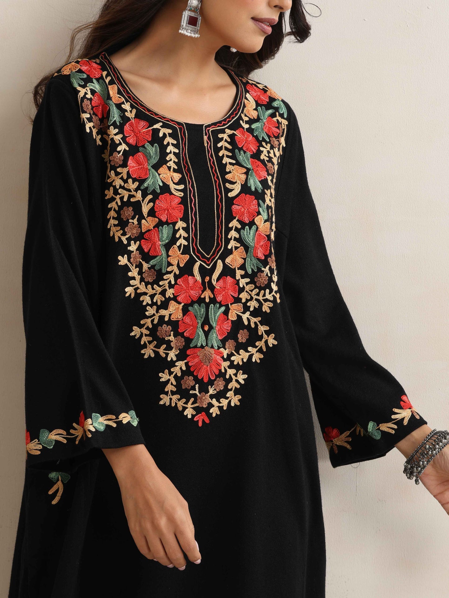 trueBrowns Black Kashmiri Embroidered Woollen Phiran Kurta | Swadesiicart