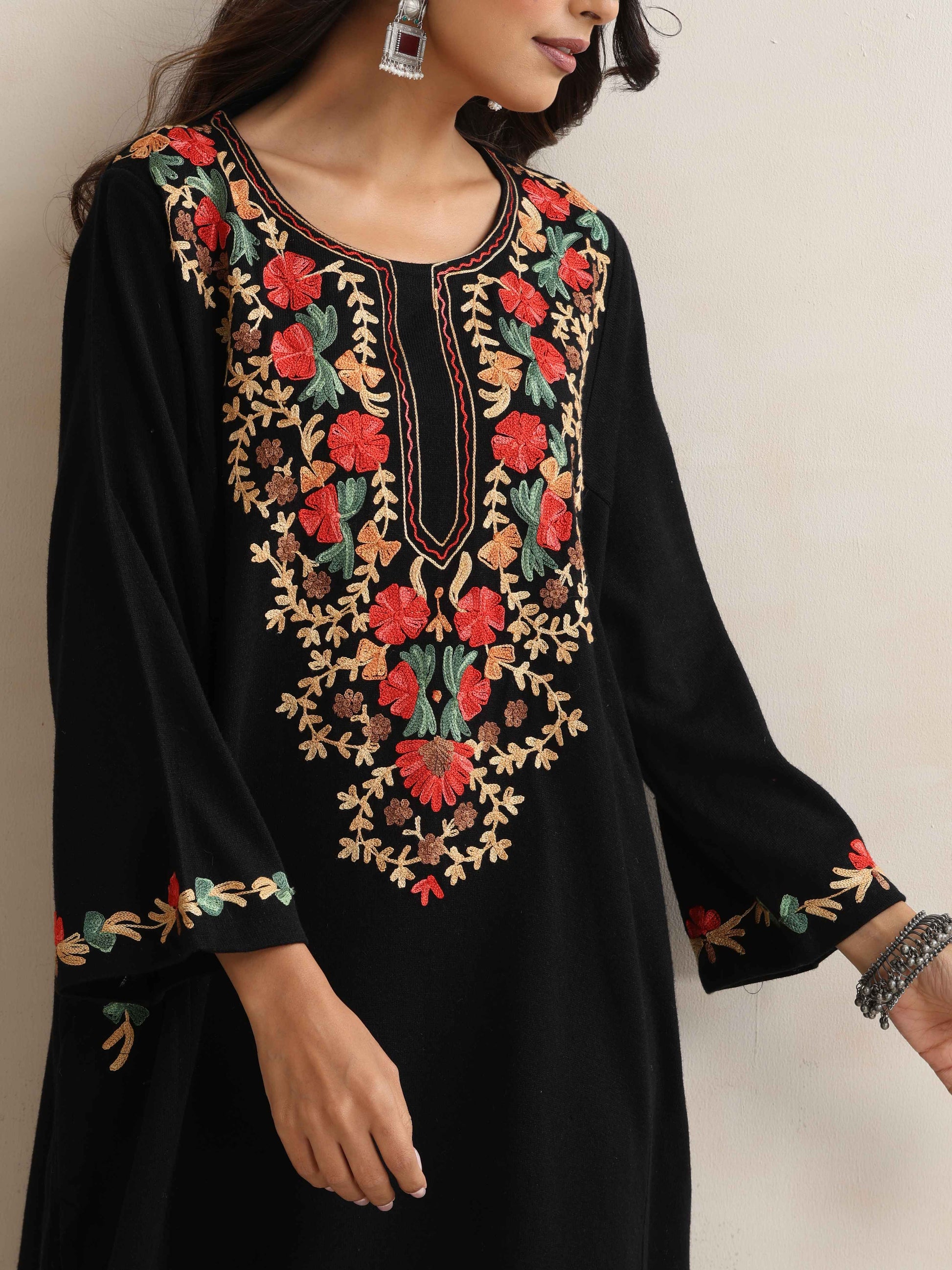 trueBrowns Black Kashmiri Embroidered Woollen Phiran Kurta | Swadesiicart